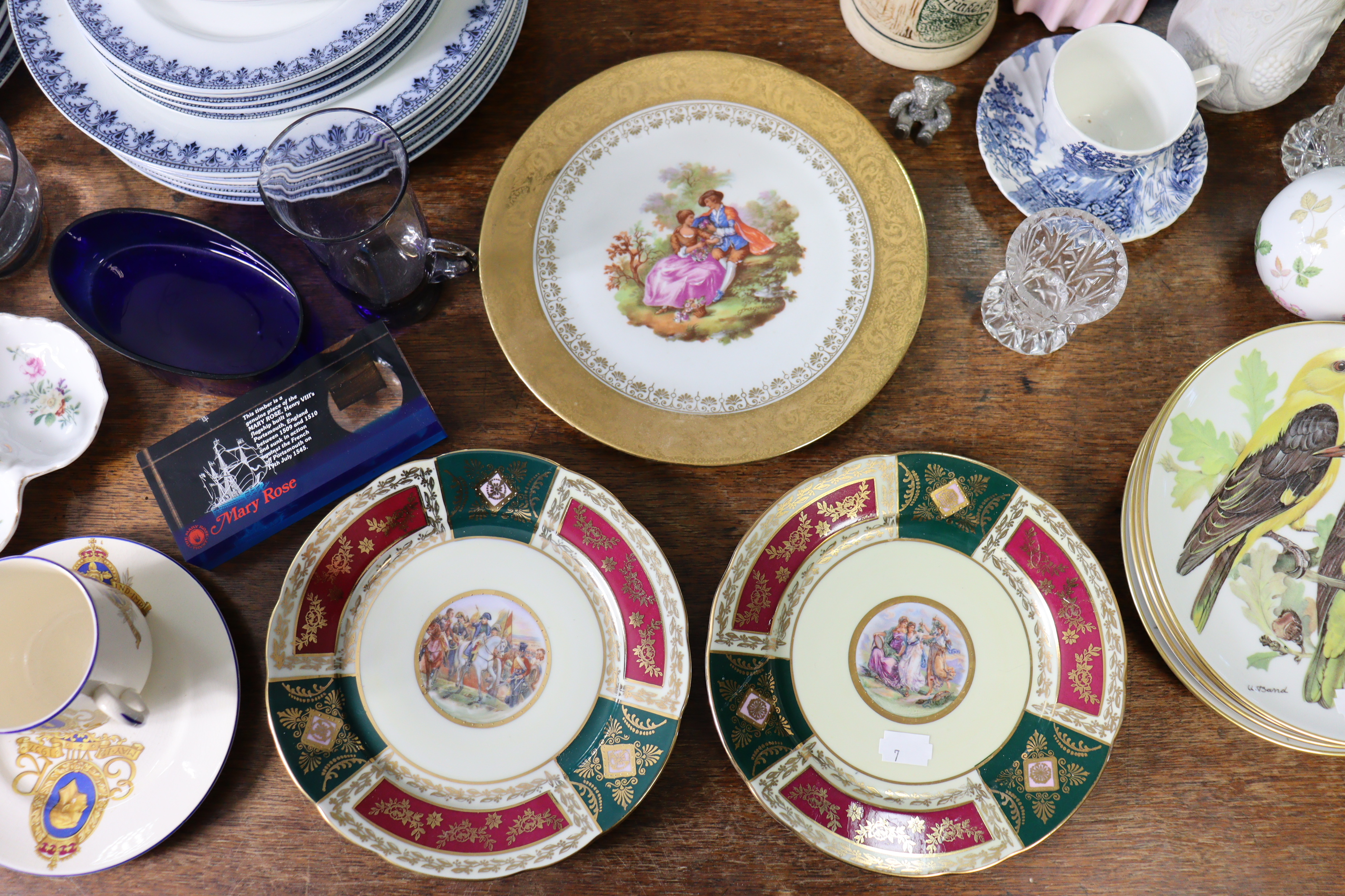 Five decorative pictures; & various items of decorative china & glassware. - Bild 6 aus 11