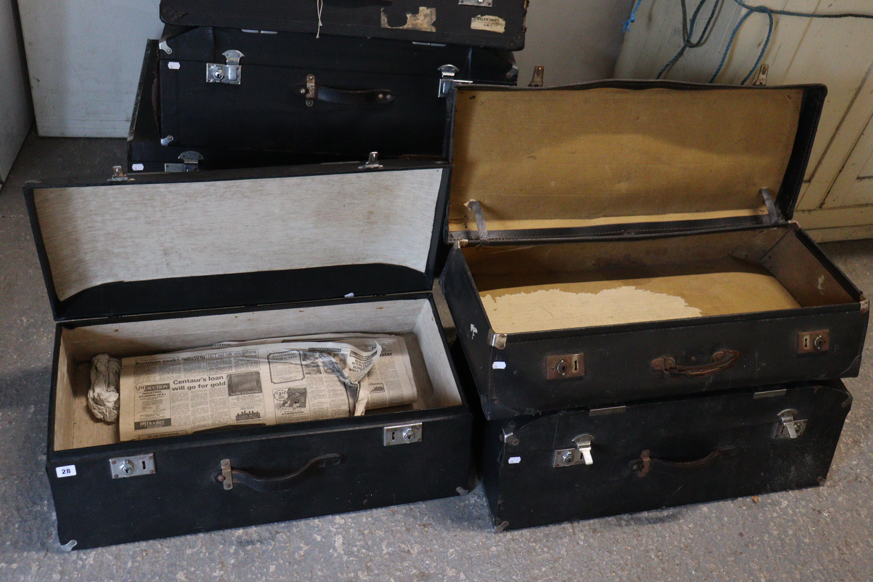 Nine various vintage fibre-covered musical instrument cases. - Bild 5 aus 5