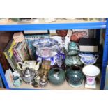 Various items of decorative china, pottery, platedware, etc, part w.a.f.