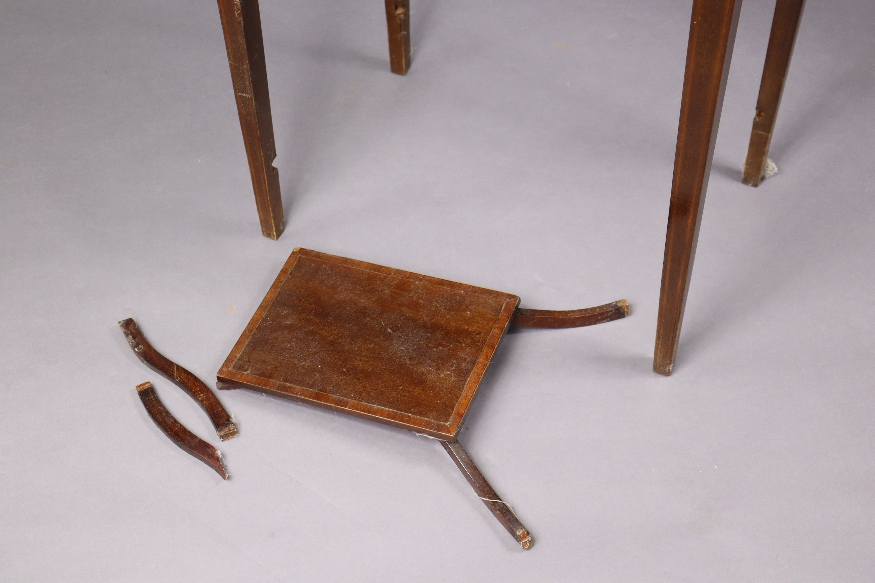 An Edwardian inlaid-mahogany small side table fitted frieze drawer, & on four square tapered legs - Bild 3 aus 3