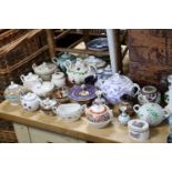 Various items of decorative china and pottery.