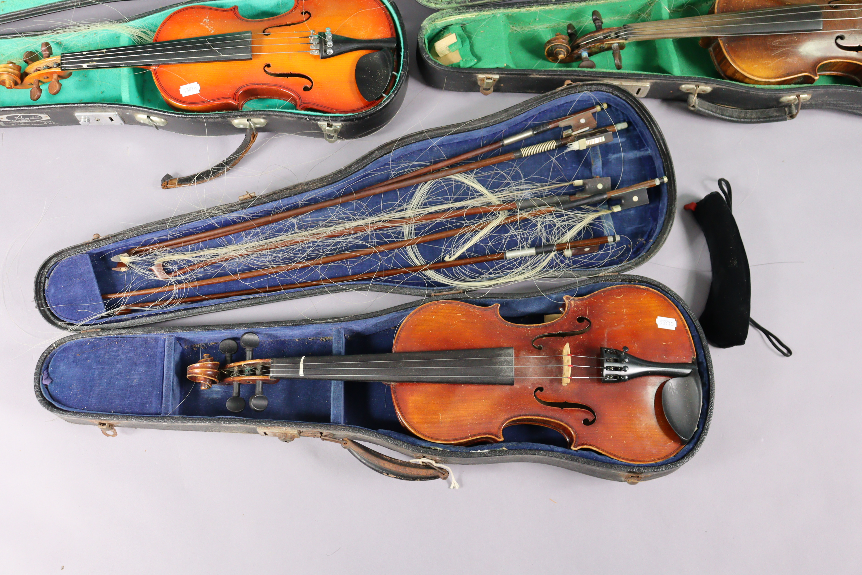 Three vintage violins & five bows, each with a case. - Image 4 of 4