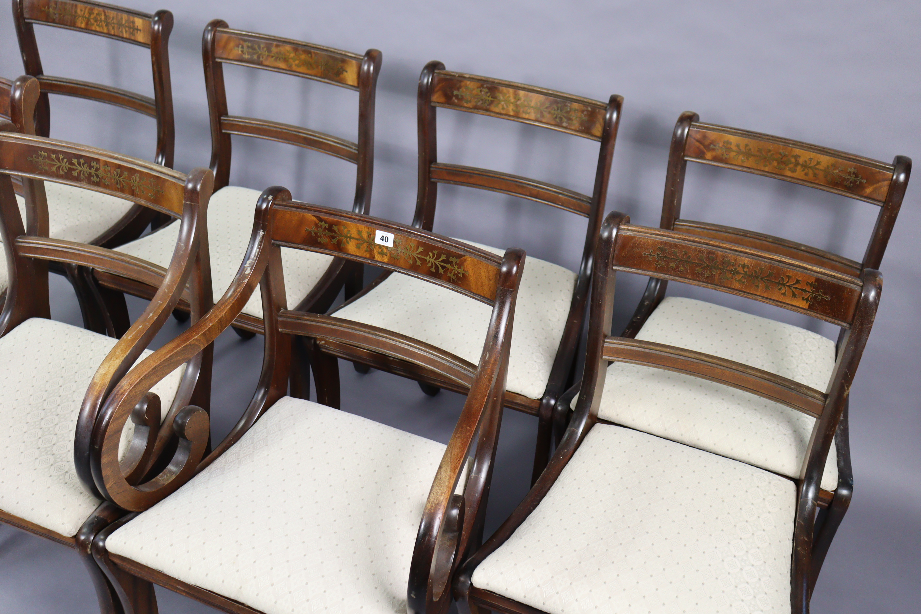 A set of eight regency-style brass-inlaid bow-back dining chairs (including a pair of carvers), with - Bild 2 aus 5