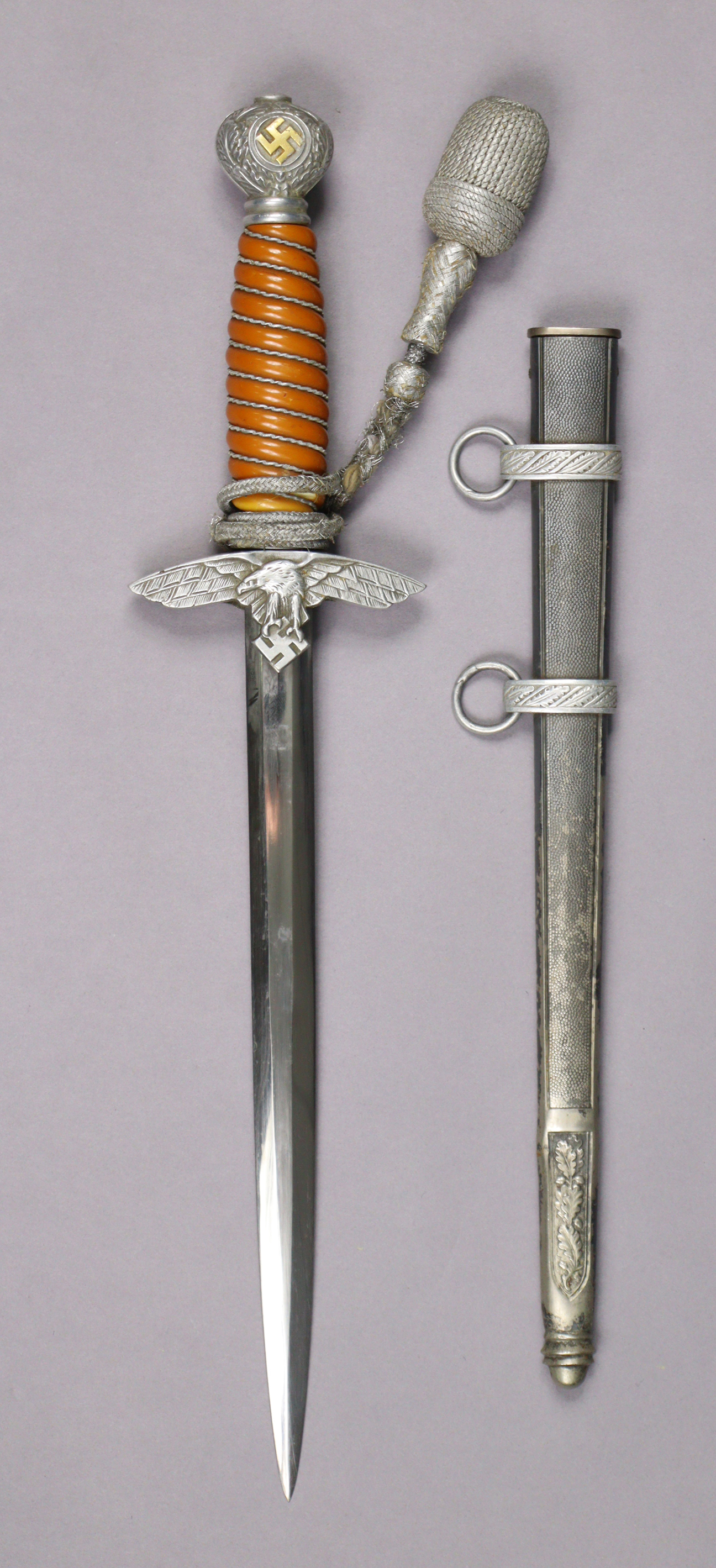 A WWII GERMAN SECOND PATTERN LUFTWAFFE CEREMONIAL DAGGER BY SMF OF SOLINGEN, with eagle and swastika - Image 5 of 5