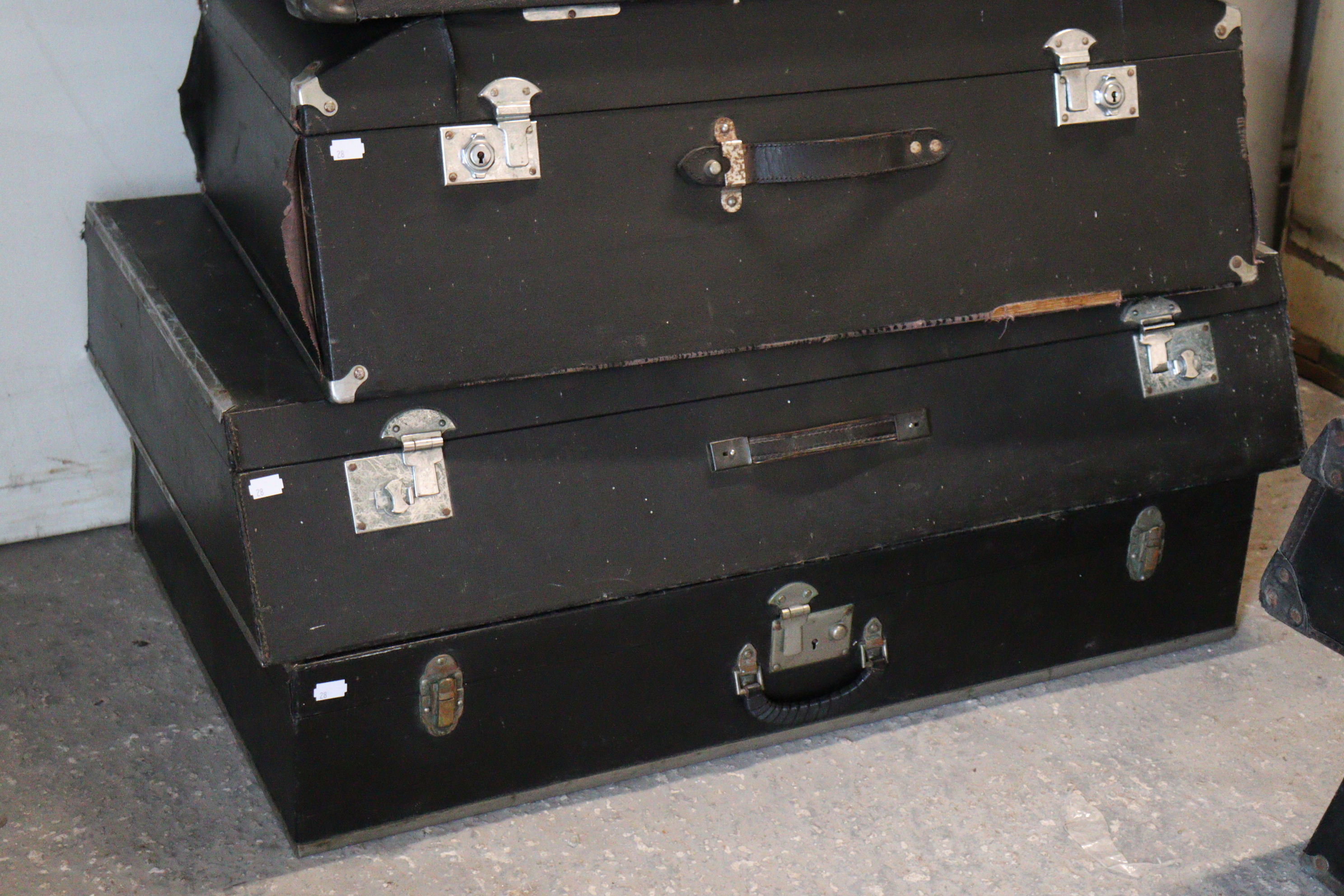 Nine various vintage fibre-covered musical instrument cases. - Bild 3 aus 5