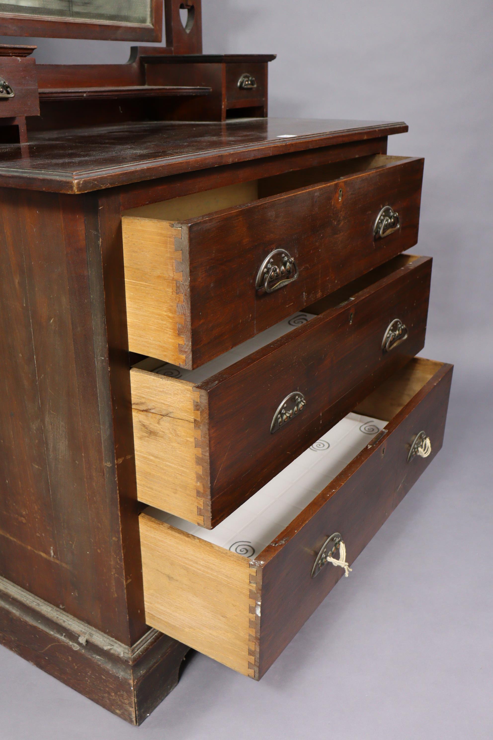 An Edwardian walnut dressing chest with a rectangular swing mirror to the stage back, fitted three - Bild 3 aus 5