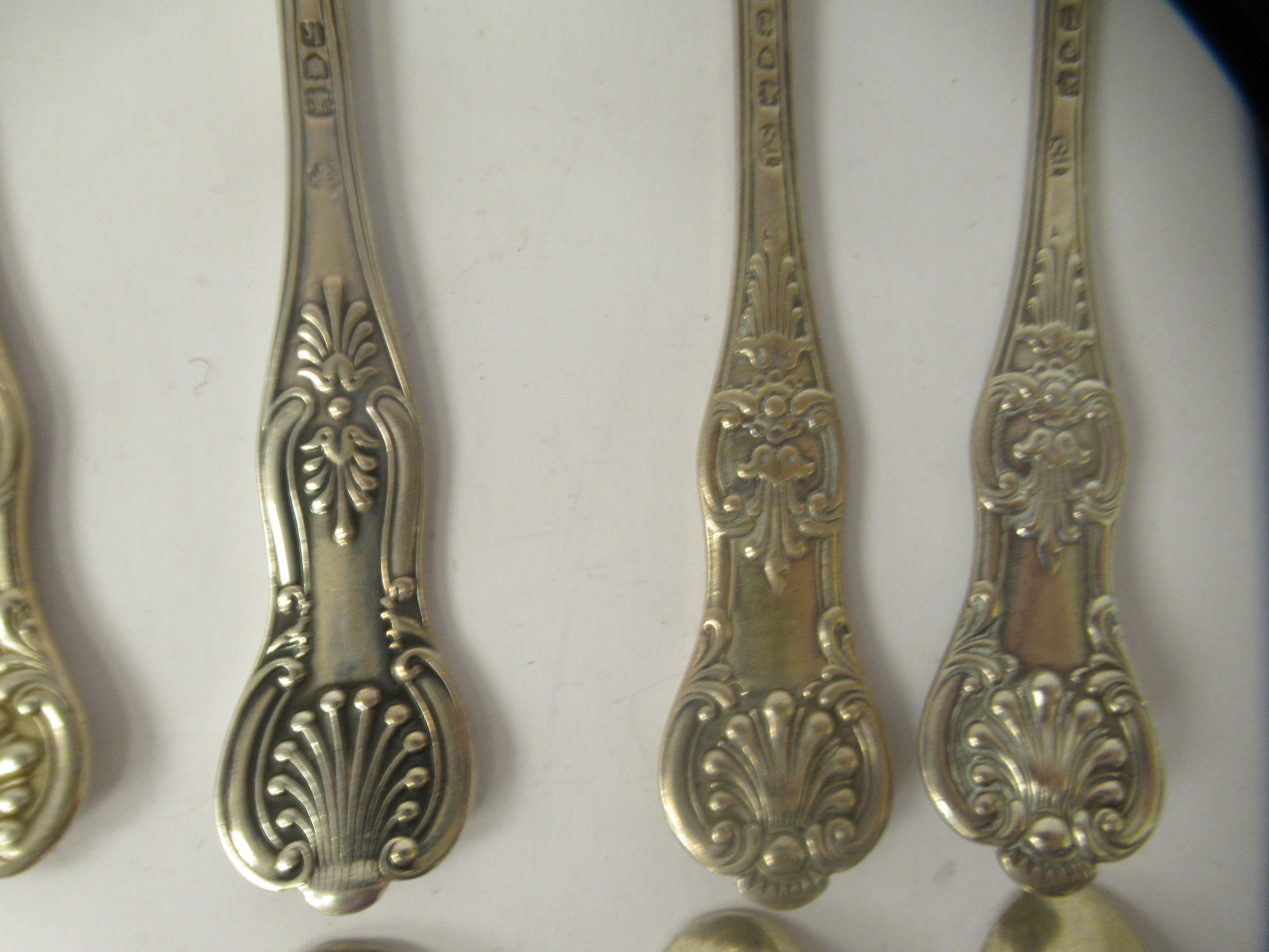 19thC silver Queens pattern flatware, viz. four dessert spoons, four fruit spoons and four teaspoons - Image 5 of 9