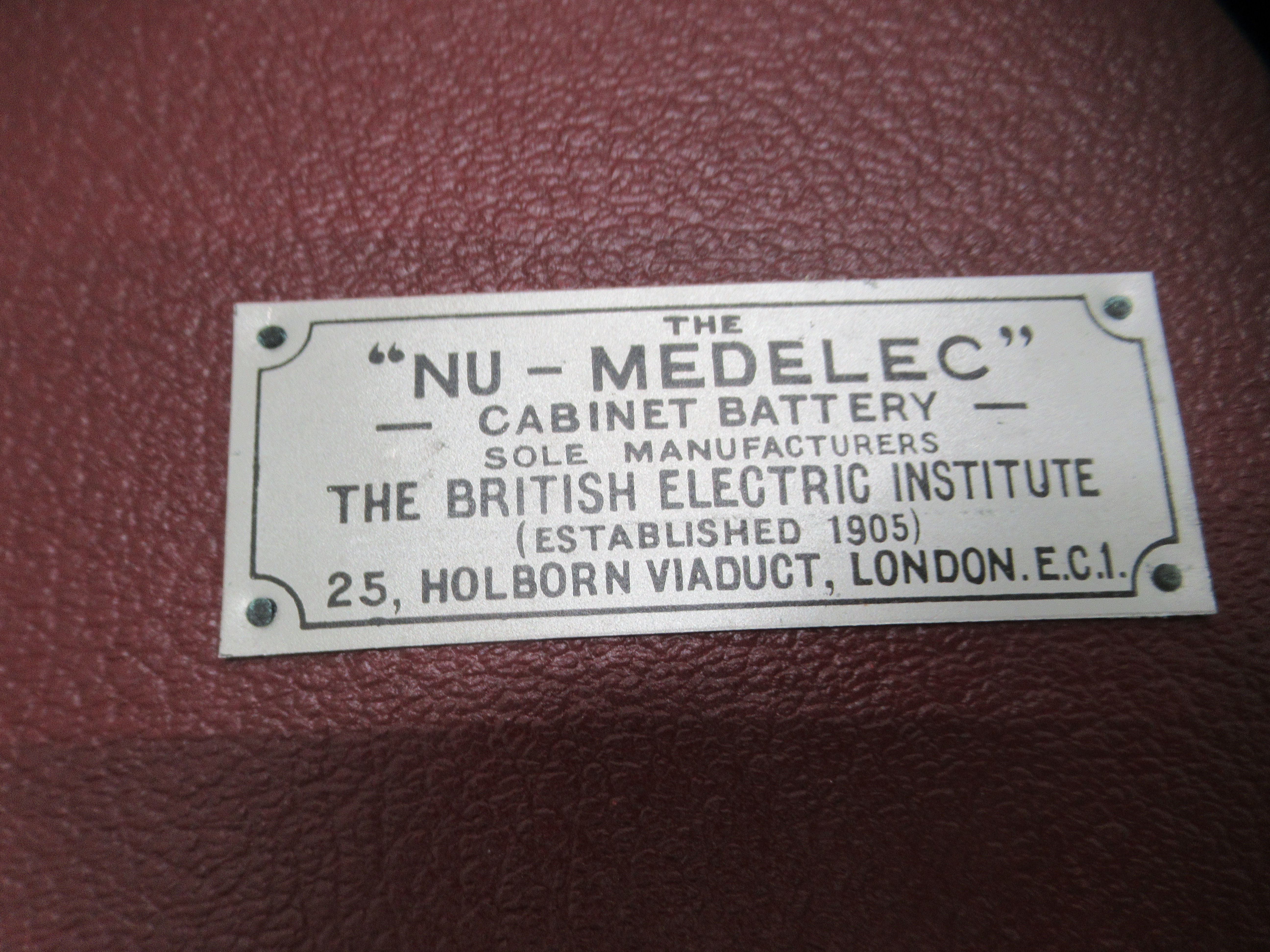 A vintage Nu-Medelec electrotherapy machine, in a carrying case - Image 7 of 8