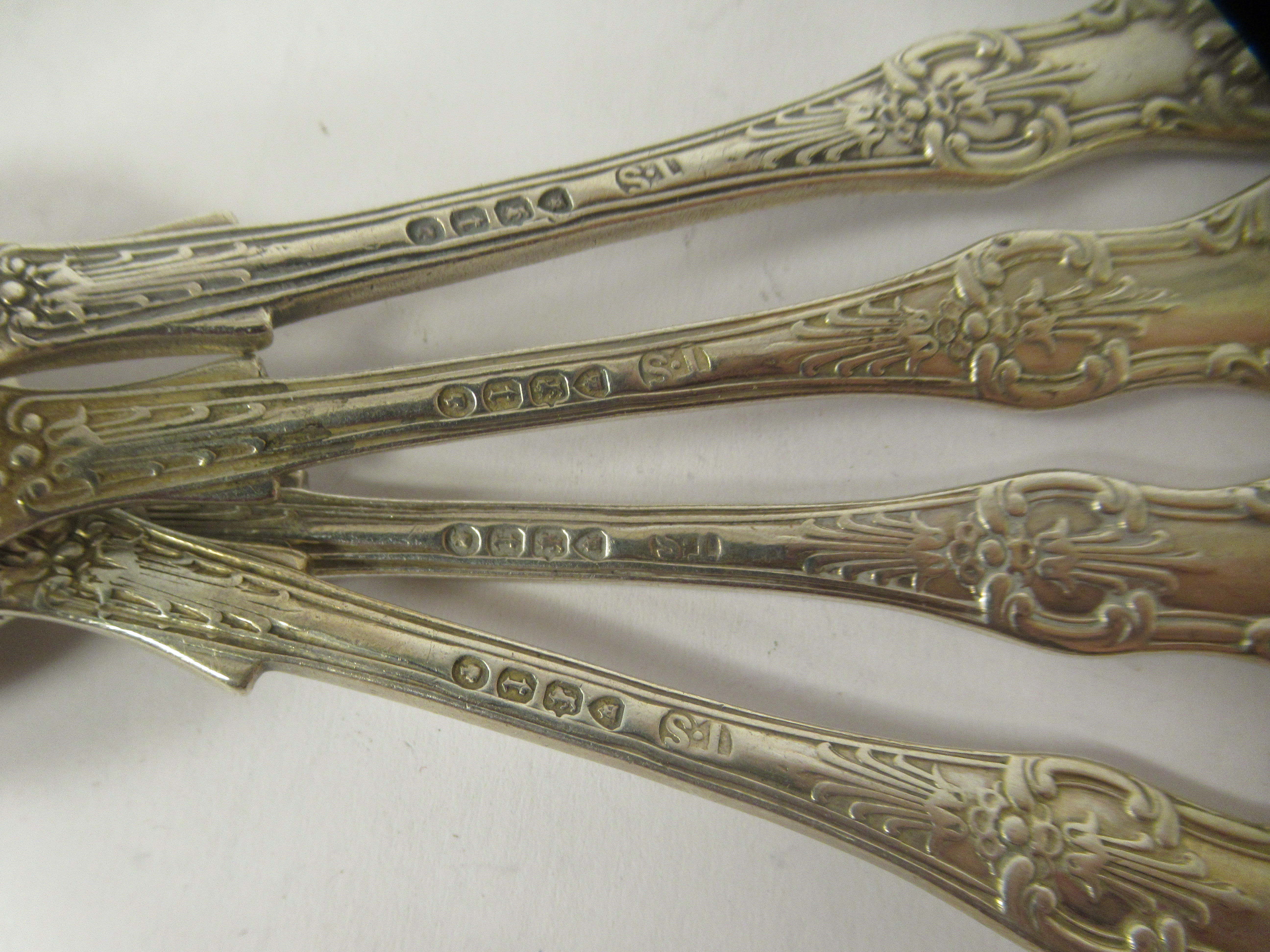 19thC silver Queens pattern flatware, viz. four dessert spoons, four fruit spoons and four teaspoons - Image 6 of 9