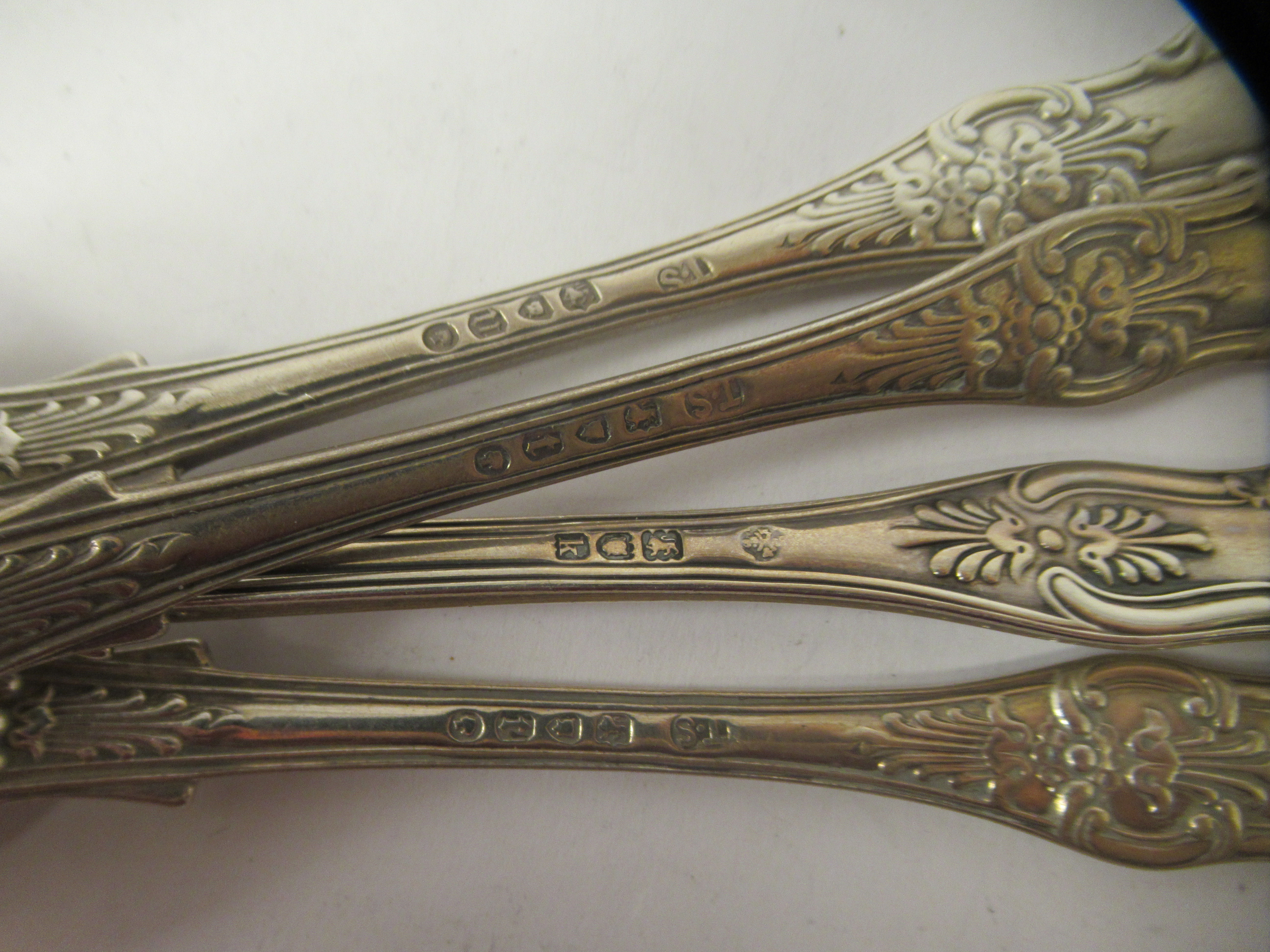 19thC silver Queens pattern flatware, viz. four dessert spoons, four fruit spoons and four teaspoons - Image 9 of 9