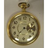 An early 20thC Waltham engraved and engine turned gold plated cased pocket watch, the keyless 15
