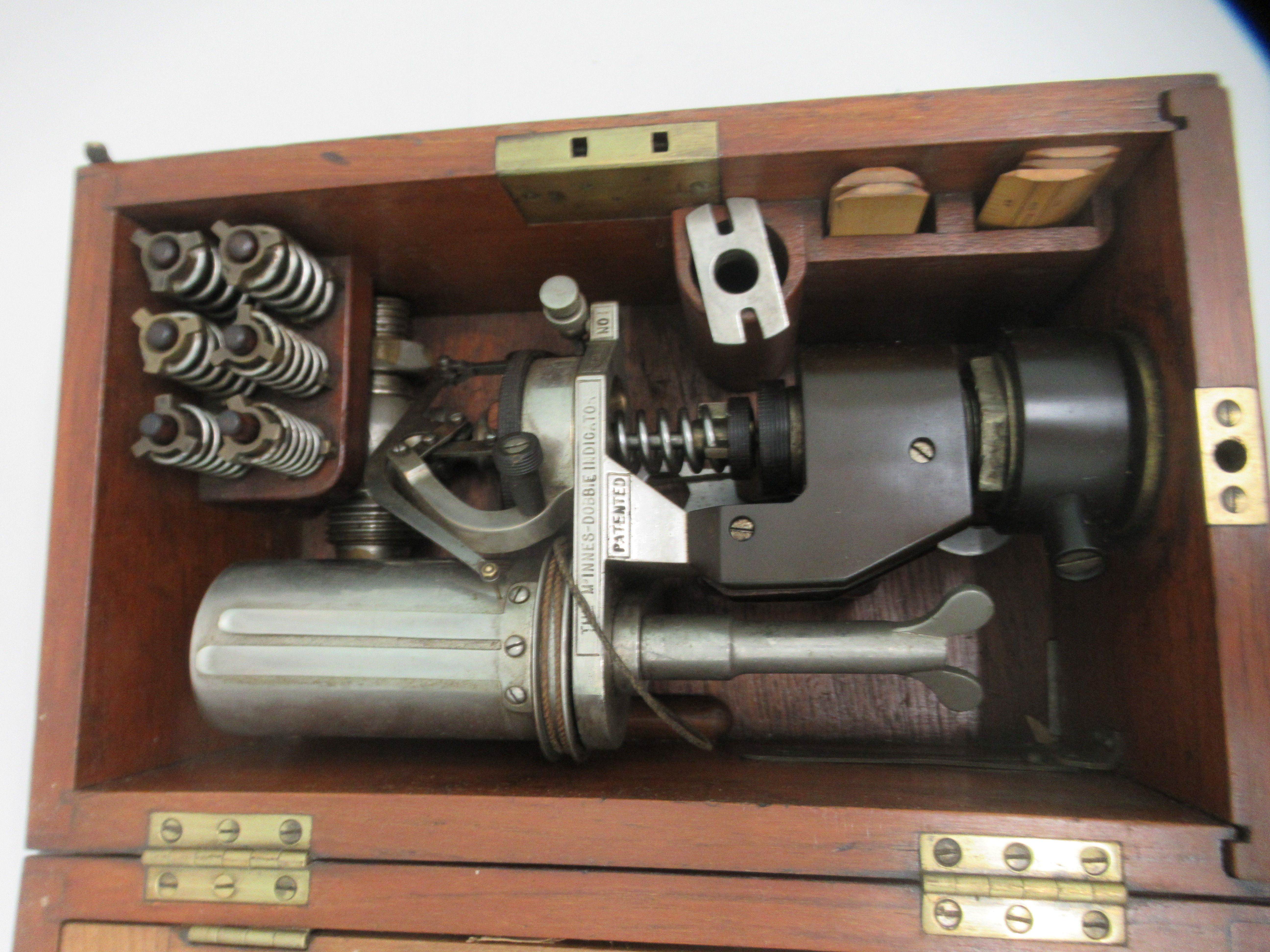 The McInnes-Dobbie patent steam engine indicator, in a mahogany carrying case - Image 2 of 7