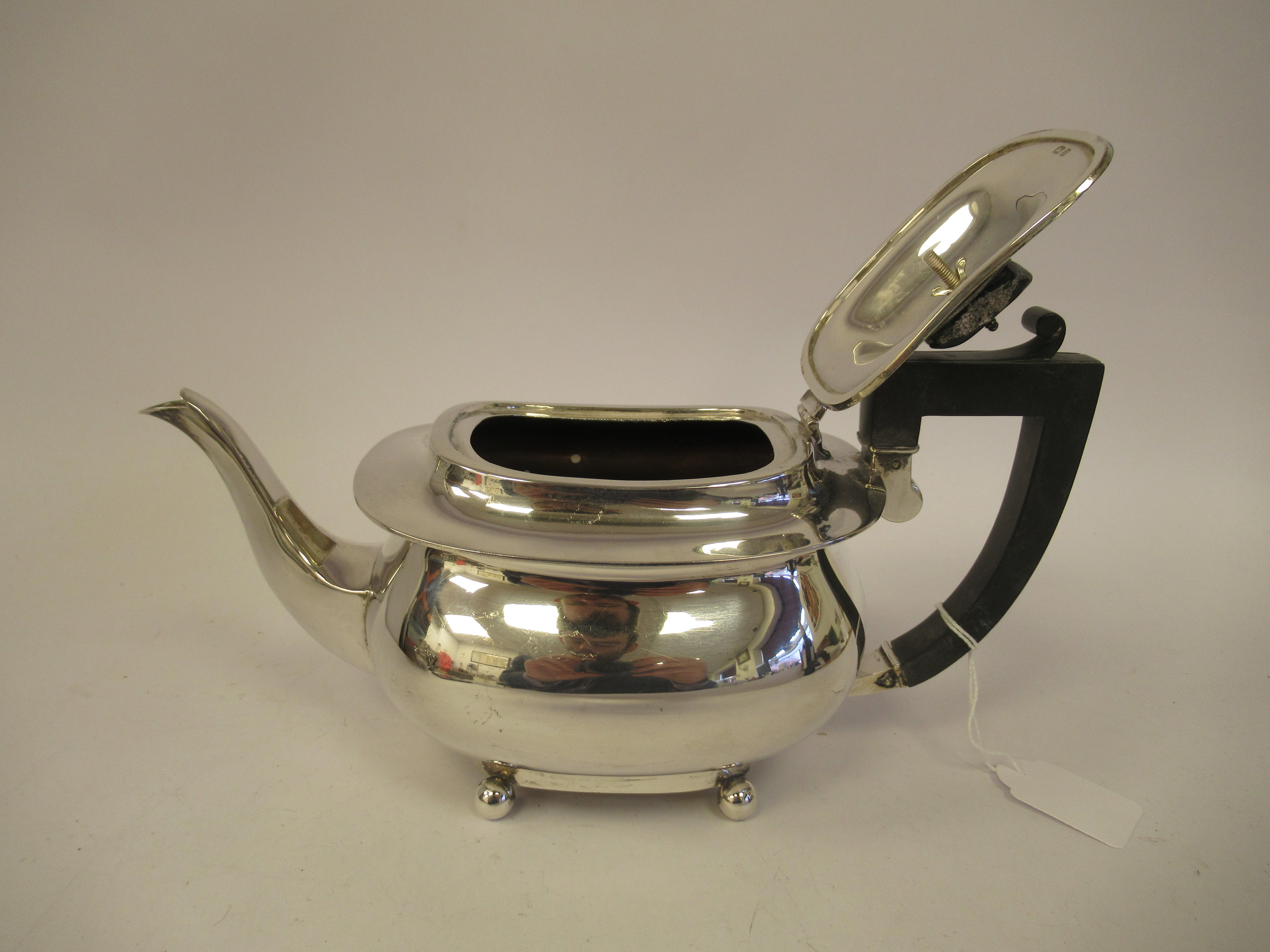 A three piece silver tea set of oval bulbous form, comprising a teapot with an S-shape spout, - Image 3 of 8