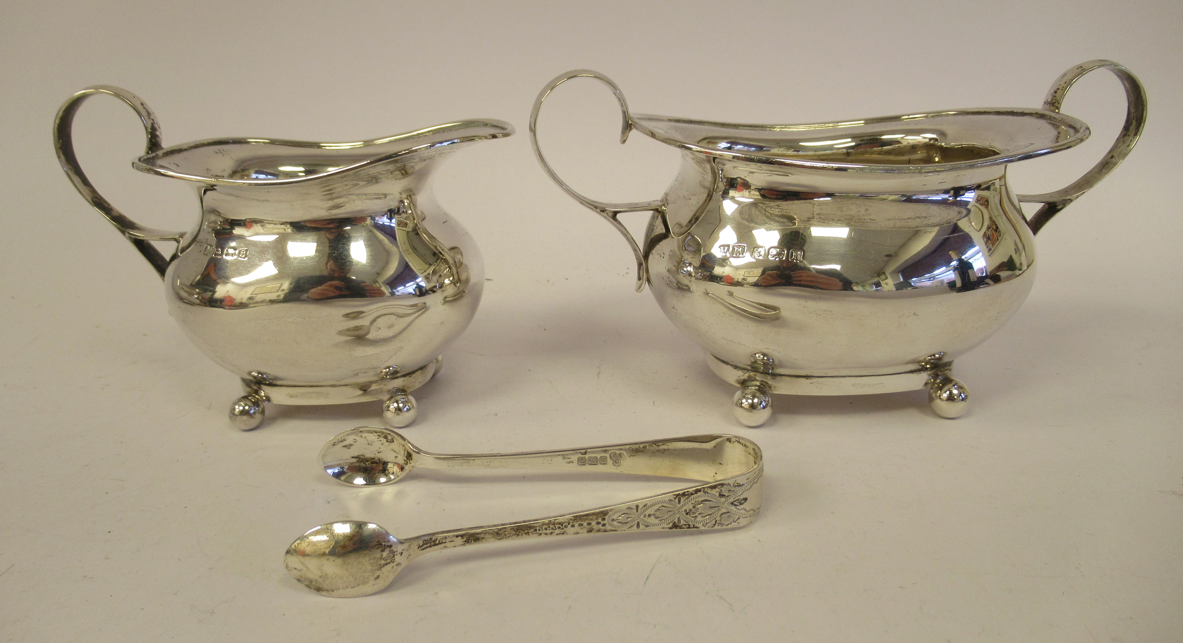 A three piece silver tea set of oval bulbous form, comprising a teapot with an S-shape spout, - Image 4 of 8