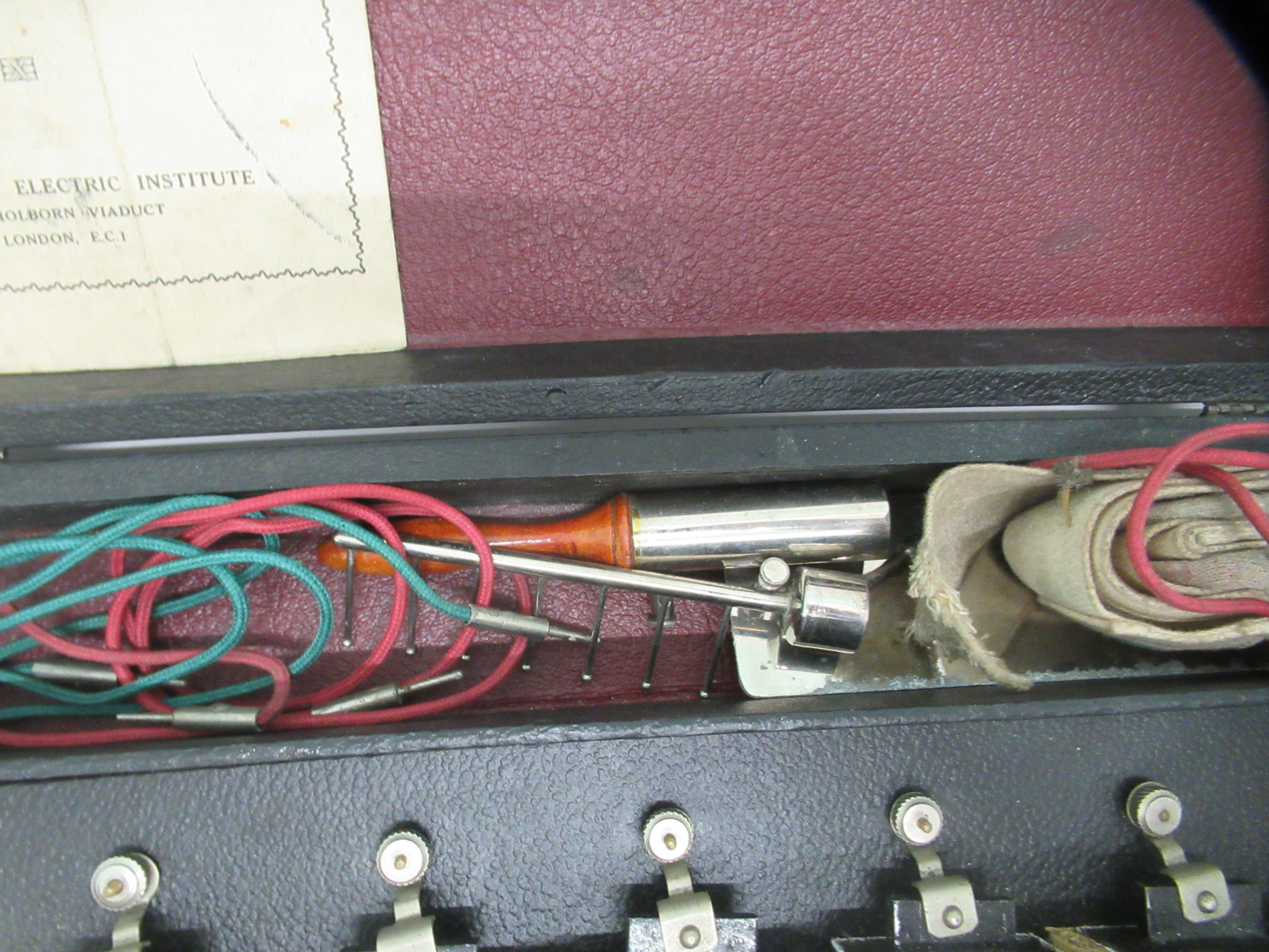 A vintage Nu-Medelec electrotherapy machine, in a carrying case - Image 3 of 8