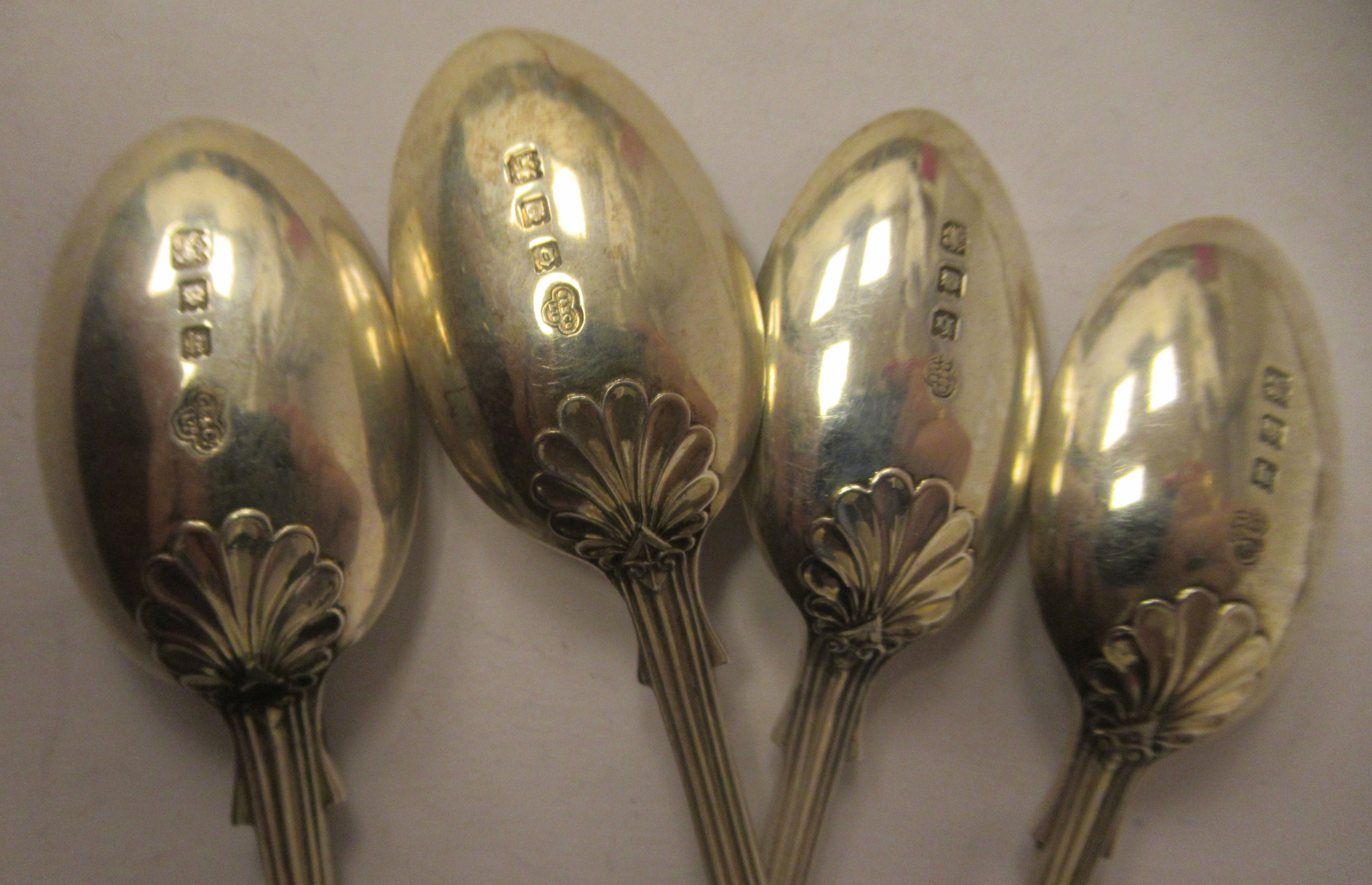 19thC silver Queens pattern flatware, viz. four dessert spoons, four fruit spoons and four teaspoons - Image 7 of 9