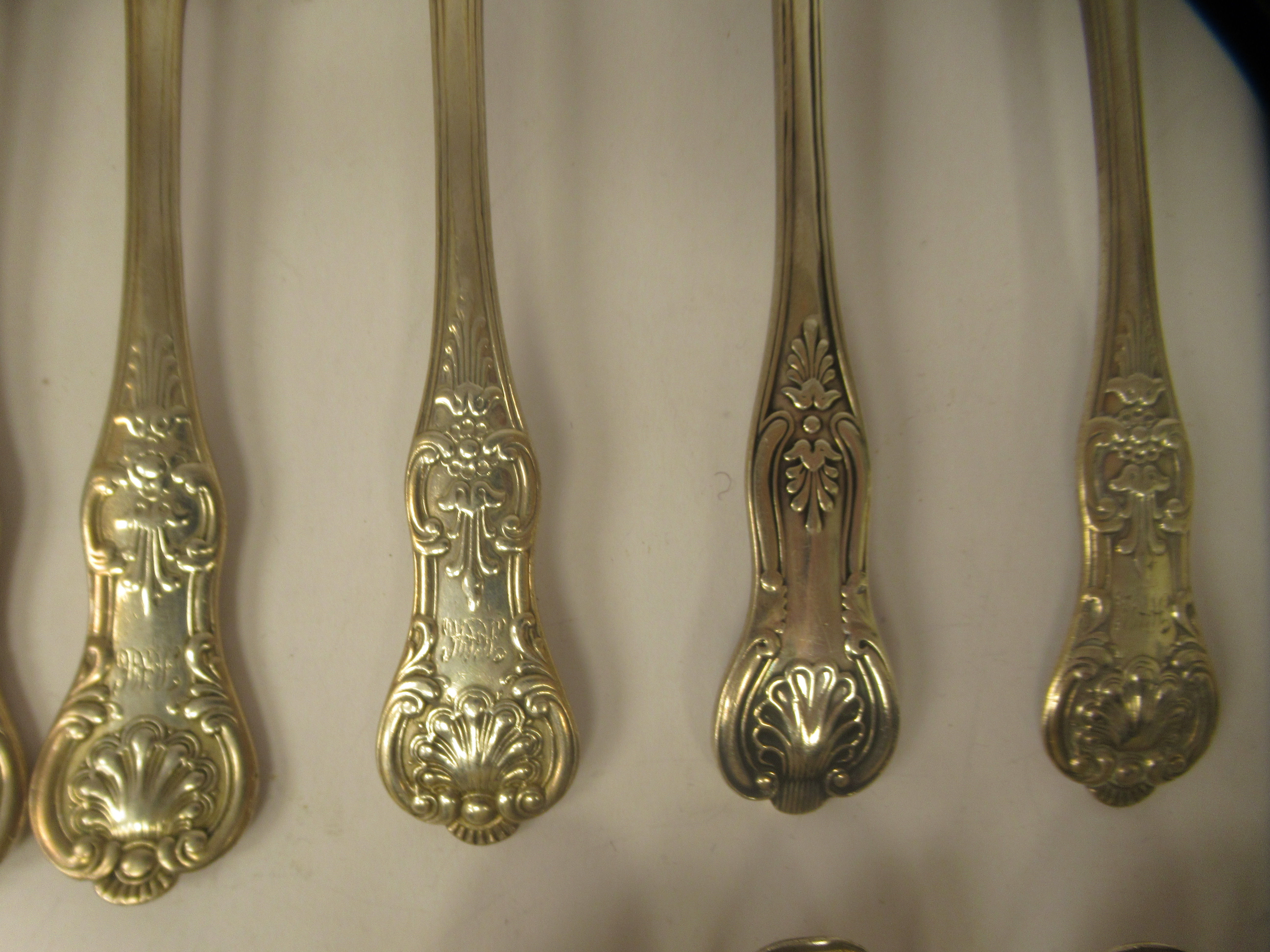 19thC silver Queens pattern flatware, viz. four dessert spoons, four fruit spoons and four teaspoons - Image 2 of 9