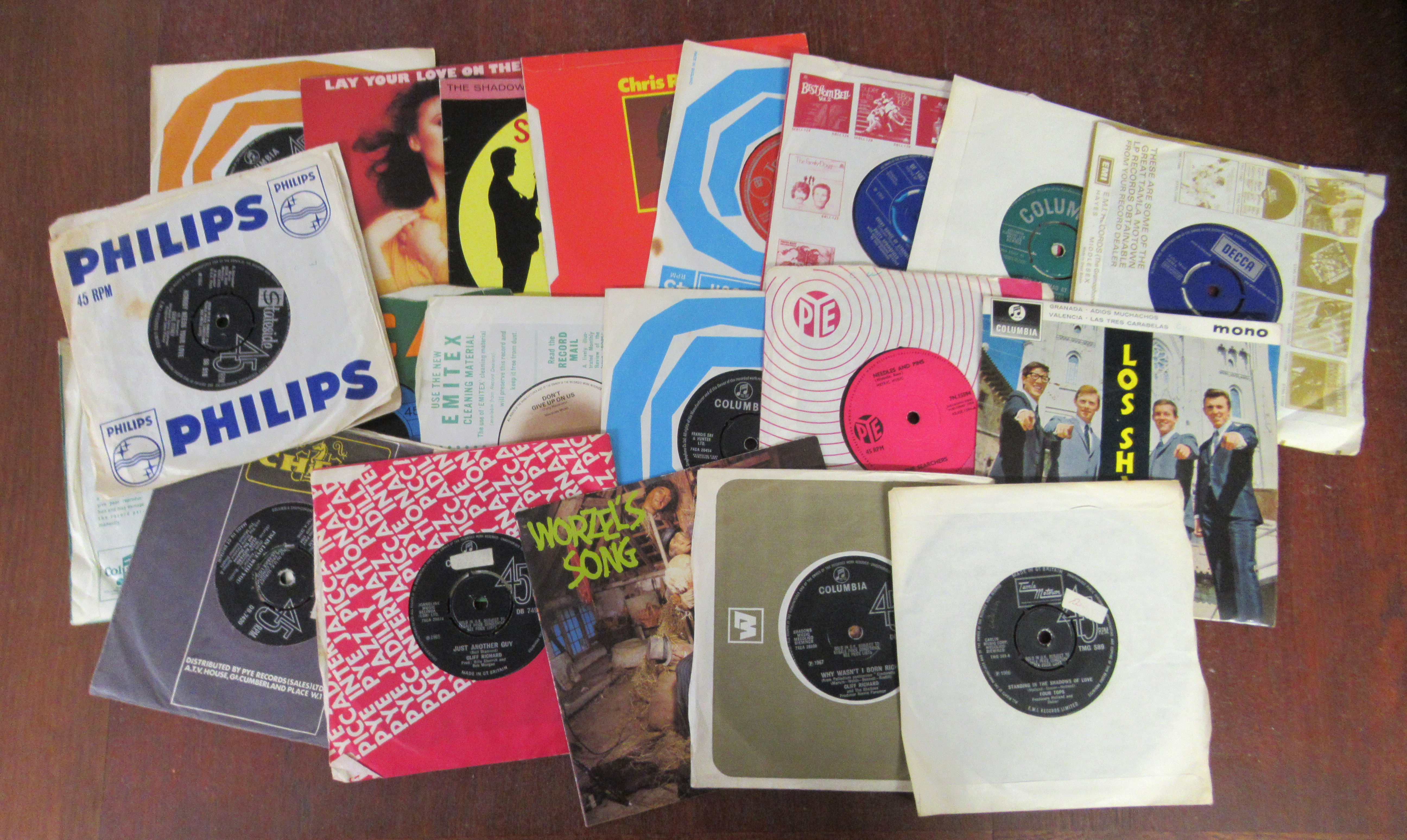 Vinyl, mainly pop albums: to include Cliff Richard, Abba and The Carpenters; and various 45rpm - Image 3 of 6