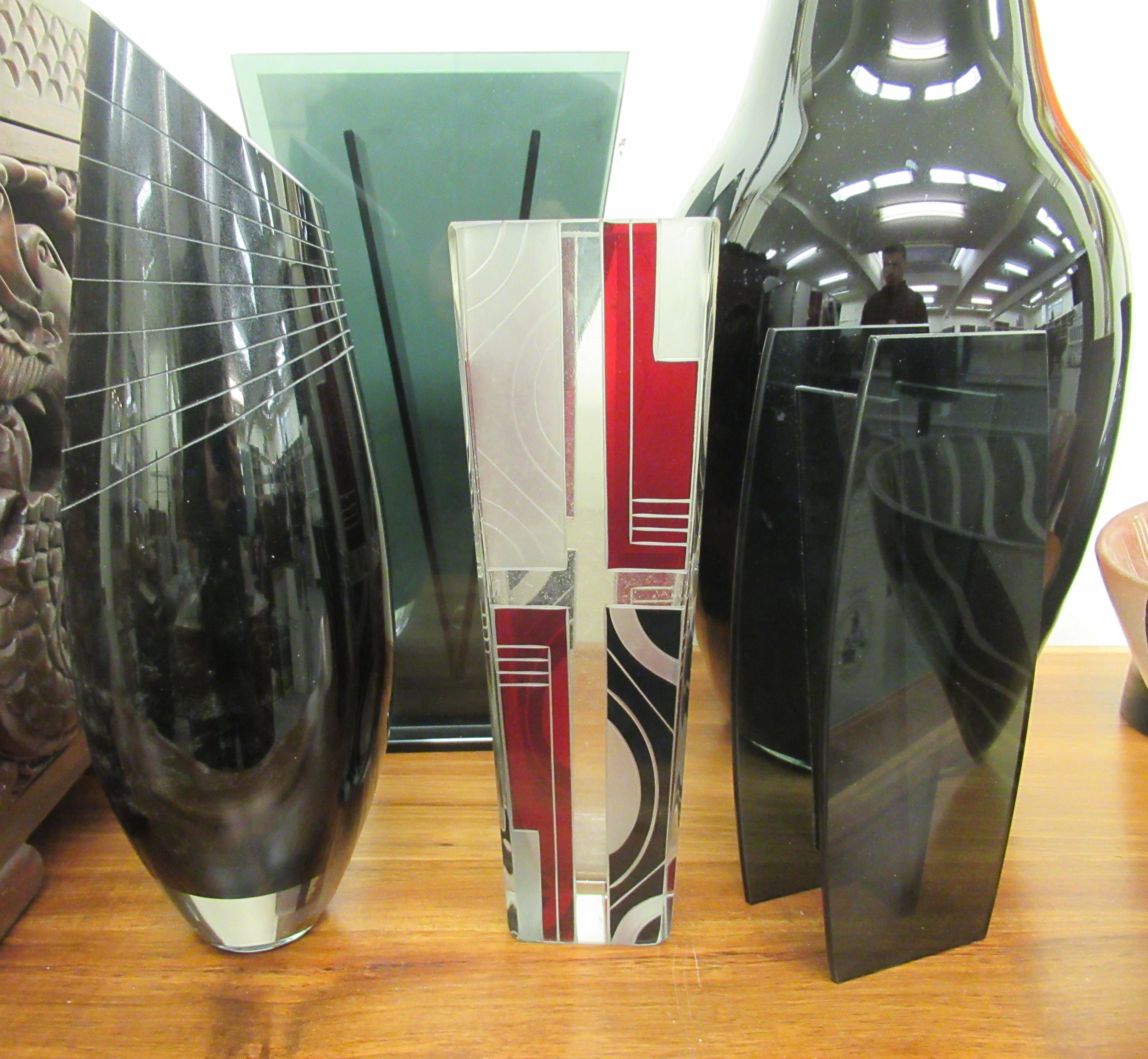 Decorative glassware: to include an Art Deco inspired multi-coloured vase of rectangular tapered - Image 2 of 4