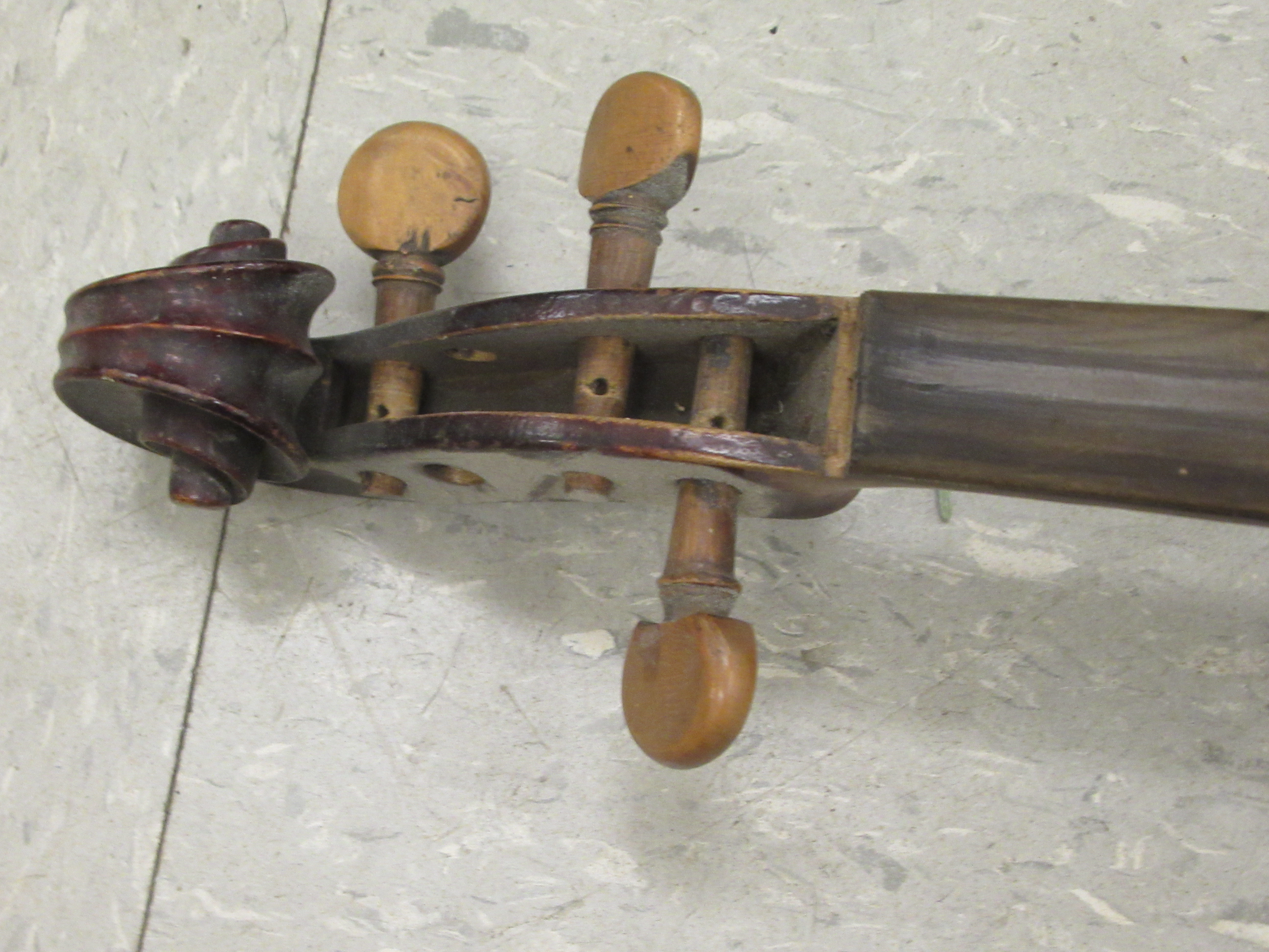 An early 20thC violin with a one piece 14"L back - Image 3 of 13