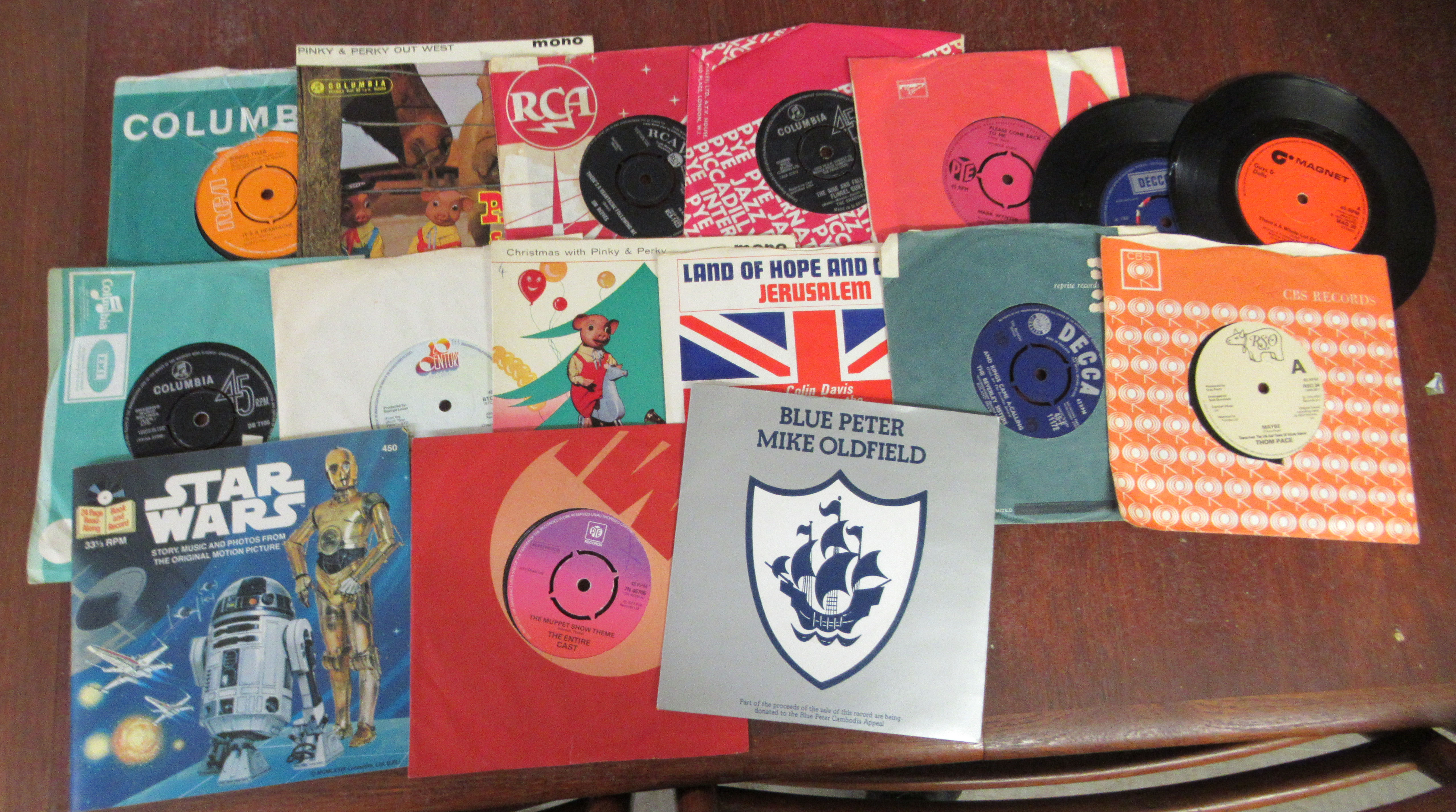 Vinyl, mainly pop albums: to include Cliff Richard, Abba and The Carpenters; and various 45rpm - Image 4 of 6