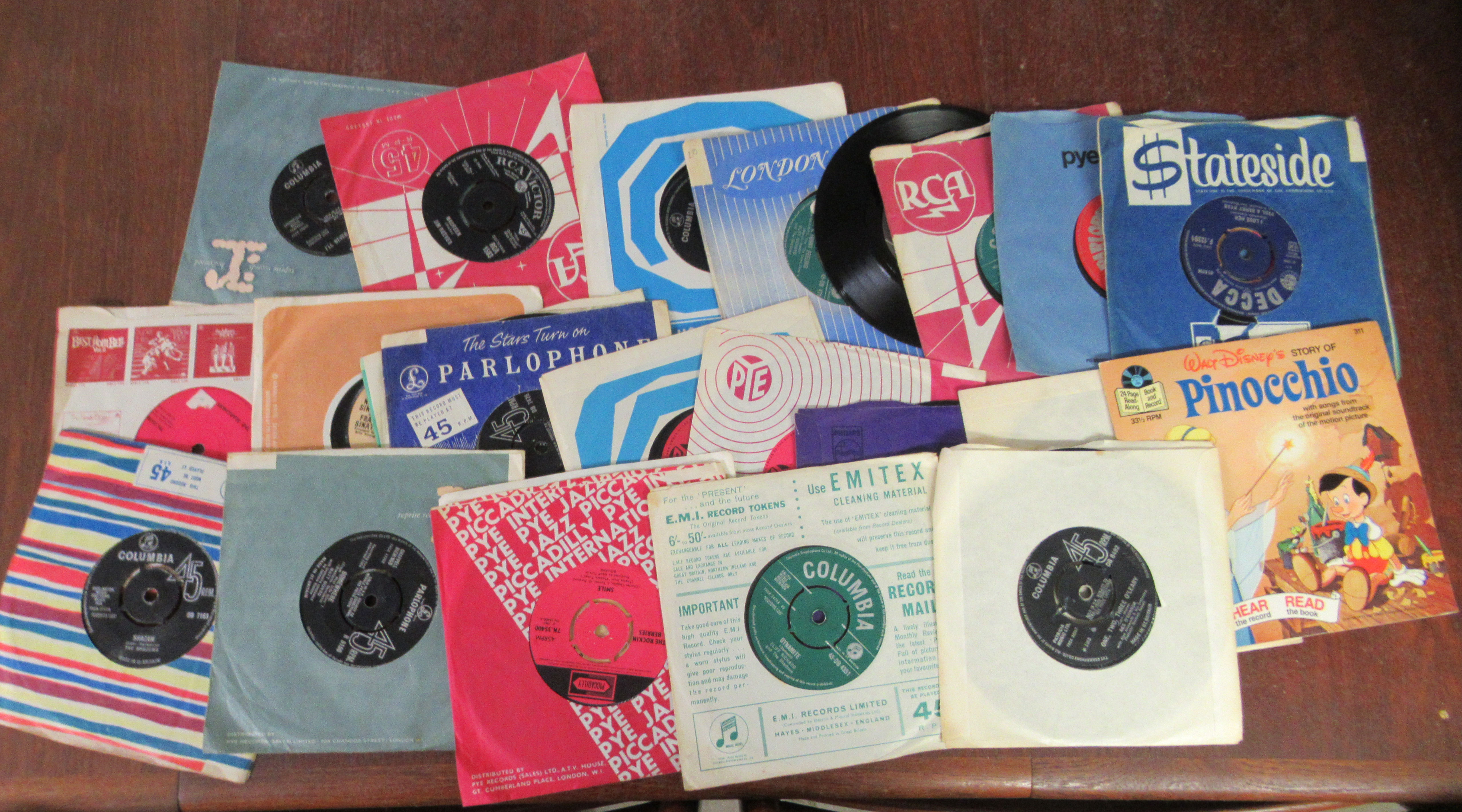 Vinyl, mainly pop albums: to include Cliff Richard, Abba and The Carpenters; and various 45rpm - Image 5 of 6