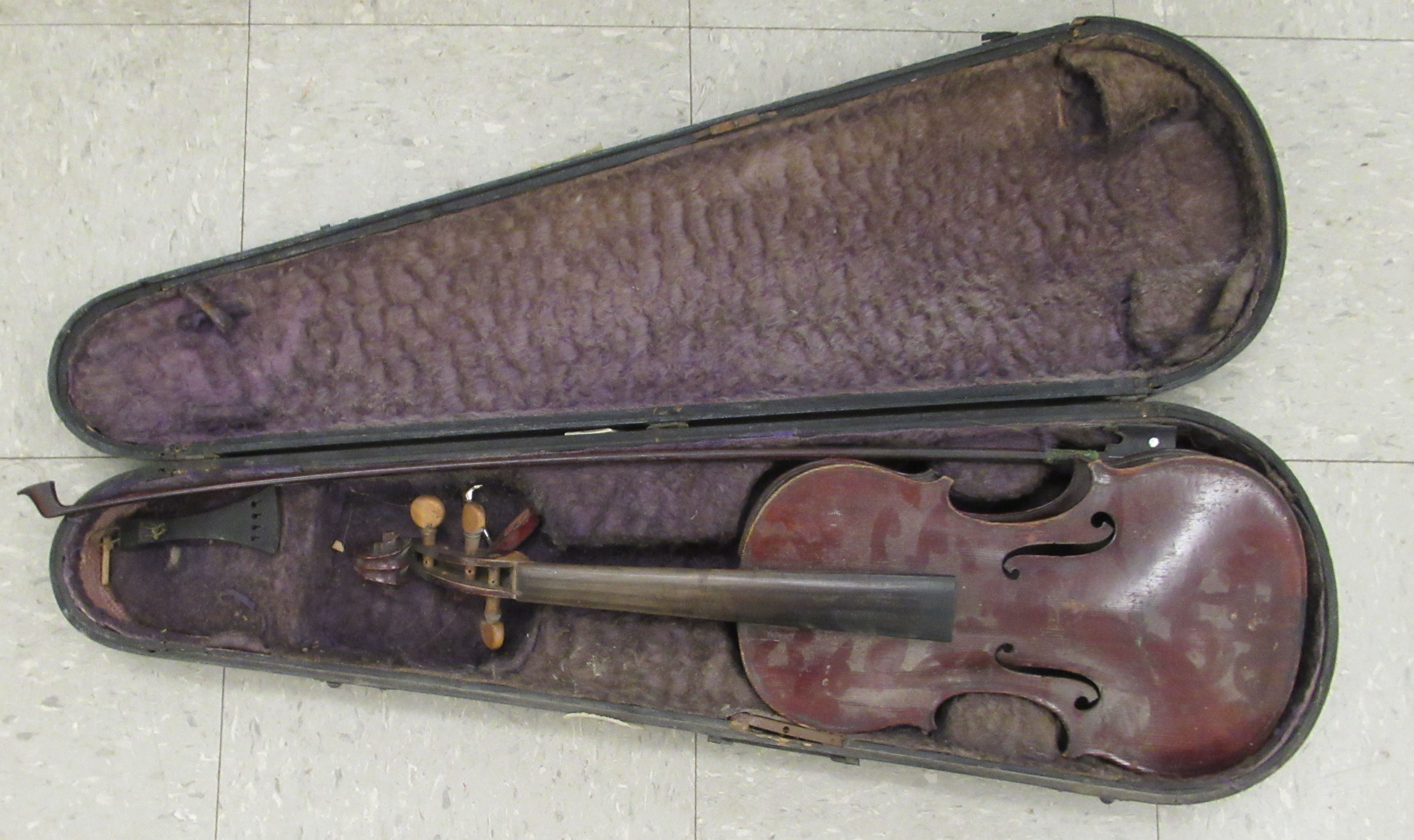 An early 20thC violin with a one piece 14"L back