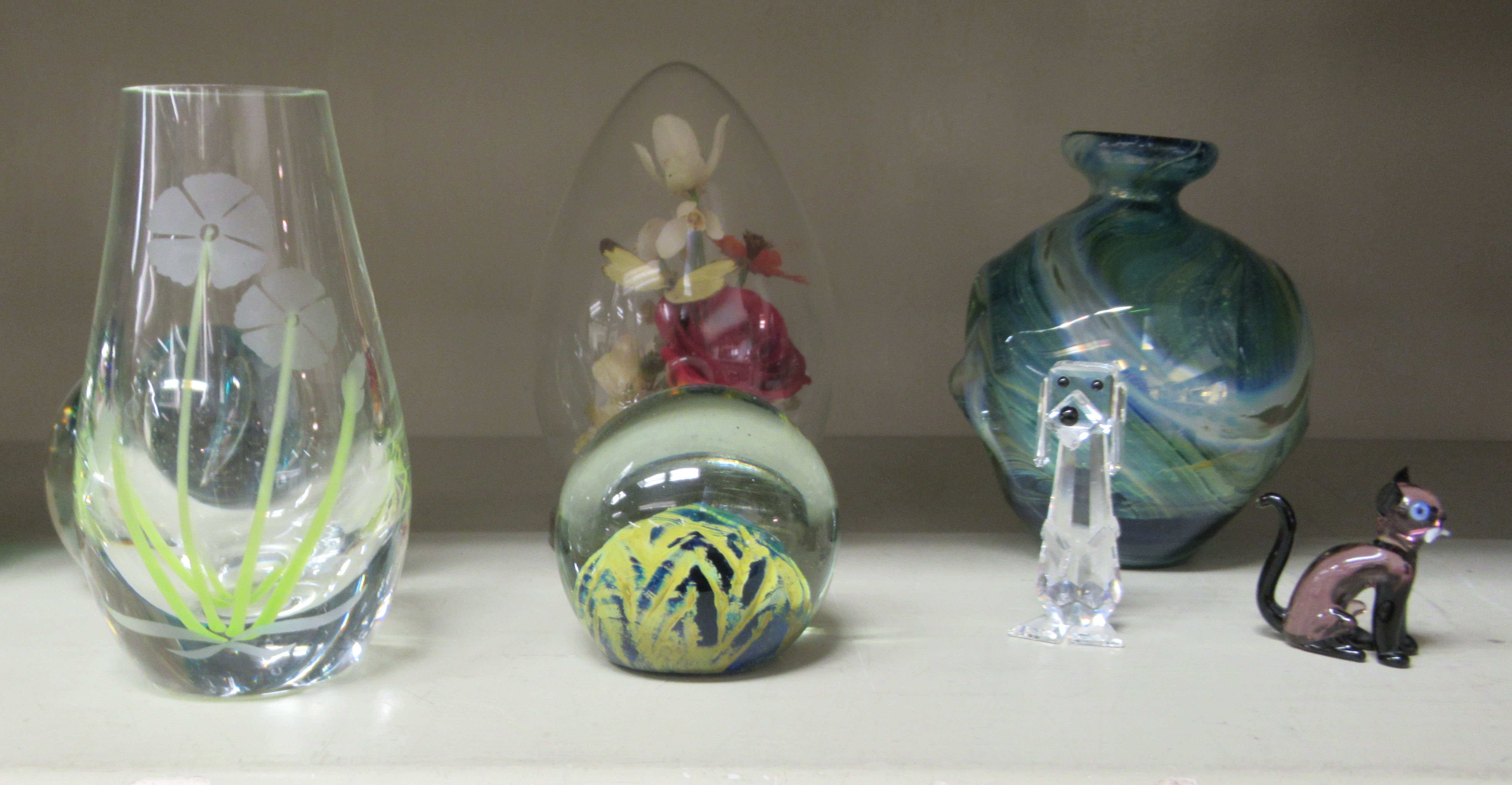 Decorative Art glass: to include a Caithness 'Steelblue' domed paperweight  3"h - Image 3 of 4