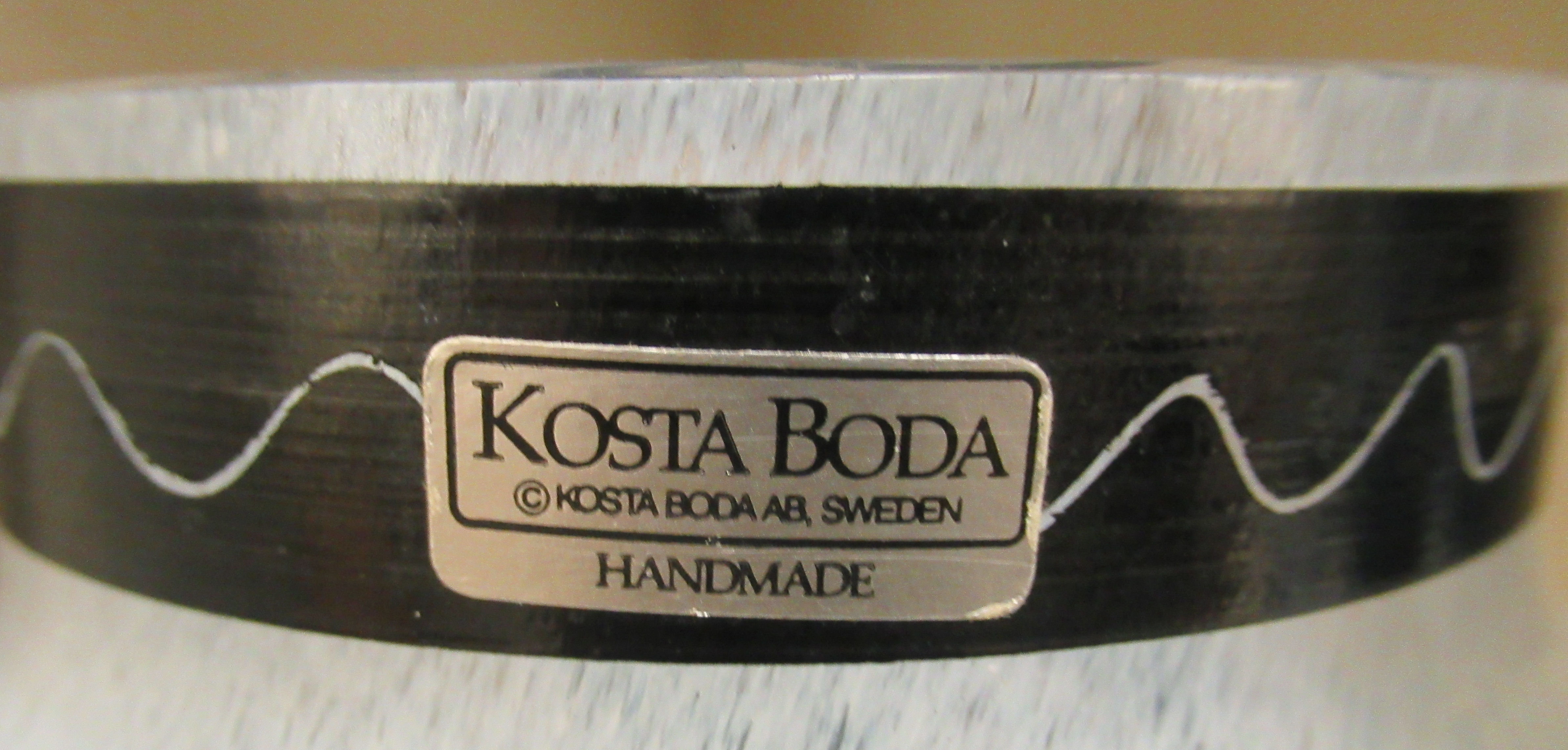 A Kosta Boda Caramba glass vase of baluster form, designed by Ulrica Hydman-Vallien, decorated in - Image 4 of 4