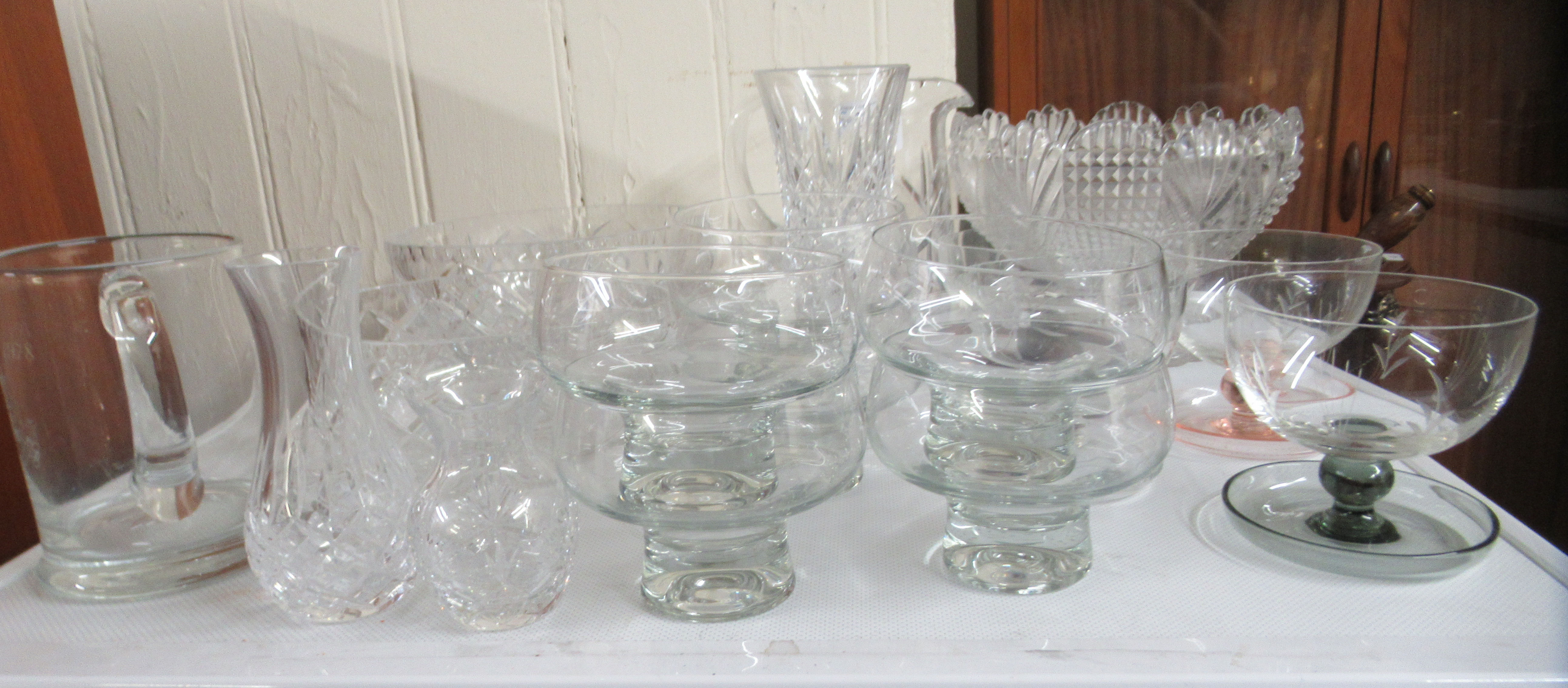 Domestic glassware: to include fruit bowls  largest 18"dia