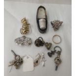 Collectables and items of personal ornament: to include a 9ct gold wedding ring