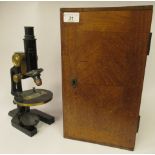 A late 19th/early 20thC Voigtlander No.1410 black enamelled steel and lacquered brass microscope