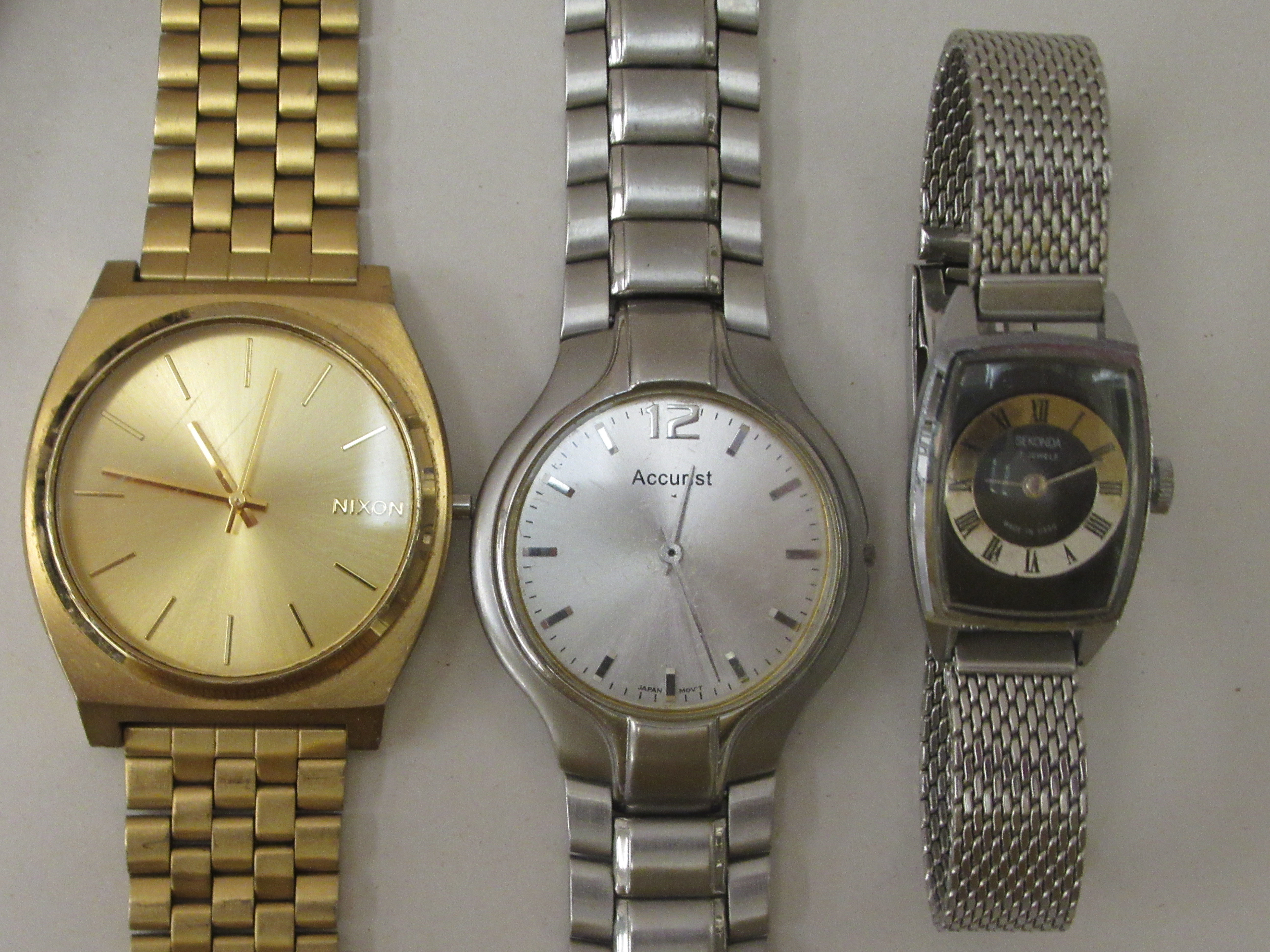 Wristwatches: to include a stainless steel cased accuristic, faced by a baton dial - Image 4 of 4