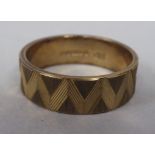 A 9ct gold wedding ring