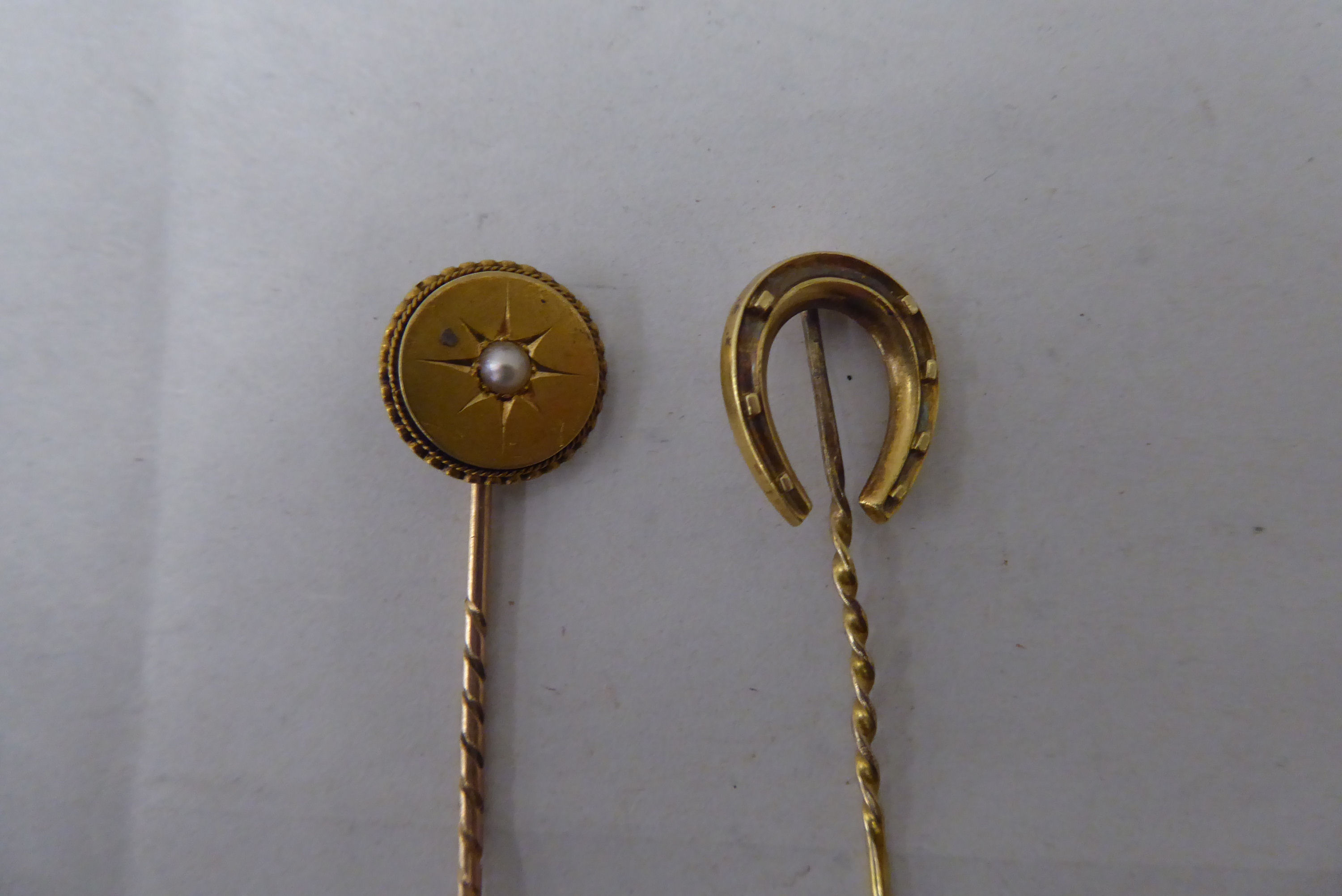 Five dissimilar gold and yellow metal stickpins: to include an 18ct gold example, incorporating a - Image 2 of 6