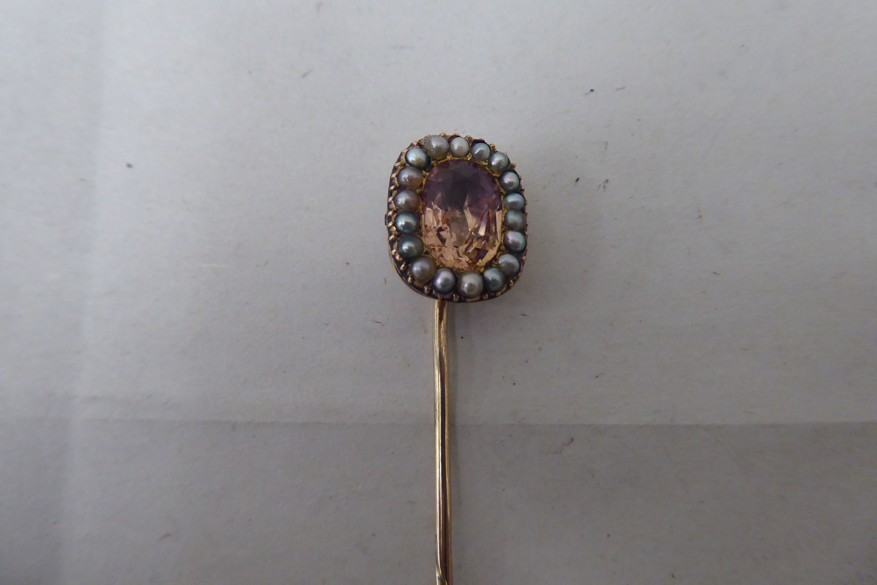 Five dissimilar gold and yellow metal stickpins: to include an 18ct gold example, incorporating a - Image 4 of 6