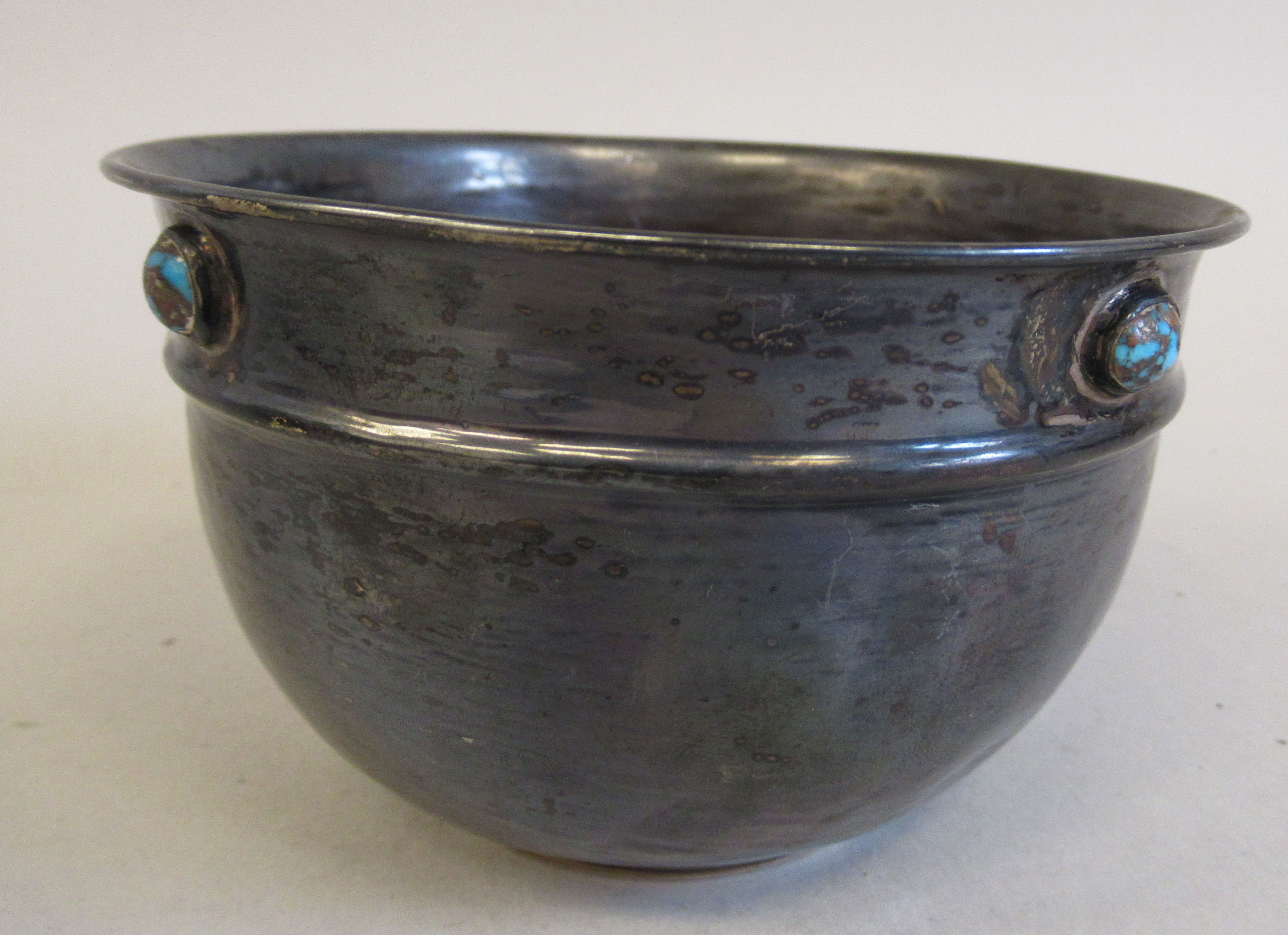 An Art Nouveau silver bowl with a rolled rim and a frieze of four uniformly spaced turquoise - Image 2 of 8