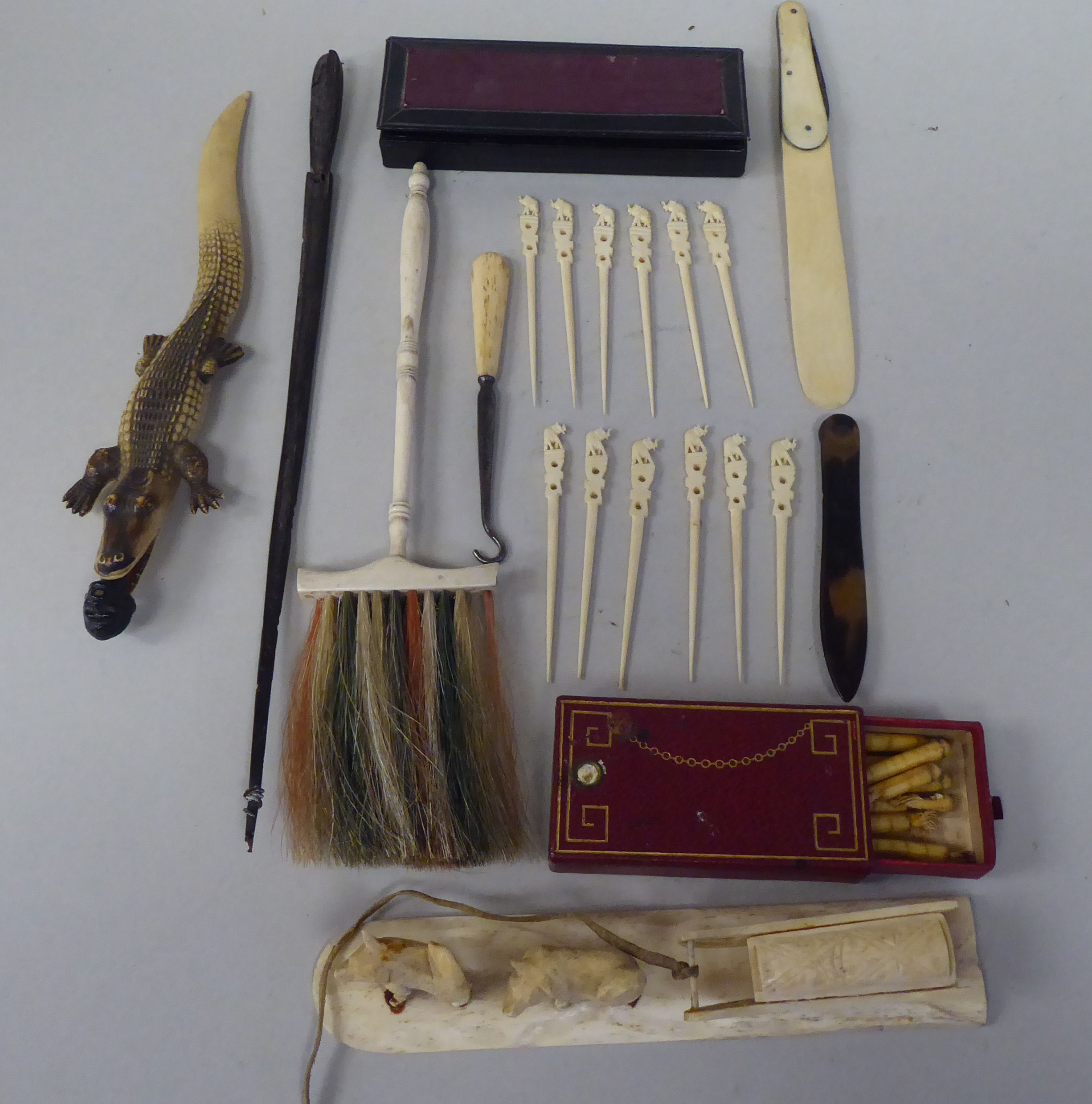 Late 19thC ivory/bone and other trinkets: to include a letter opener; a pair of huskie dogs with a - Image 3 of 9