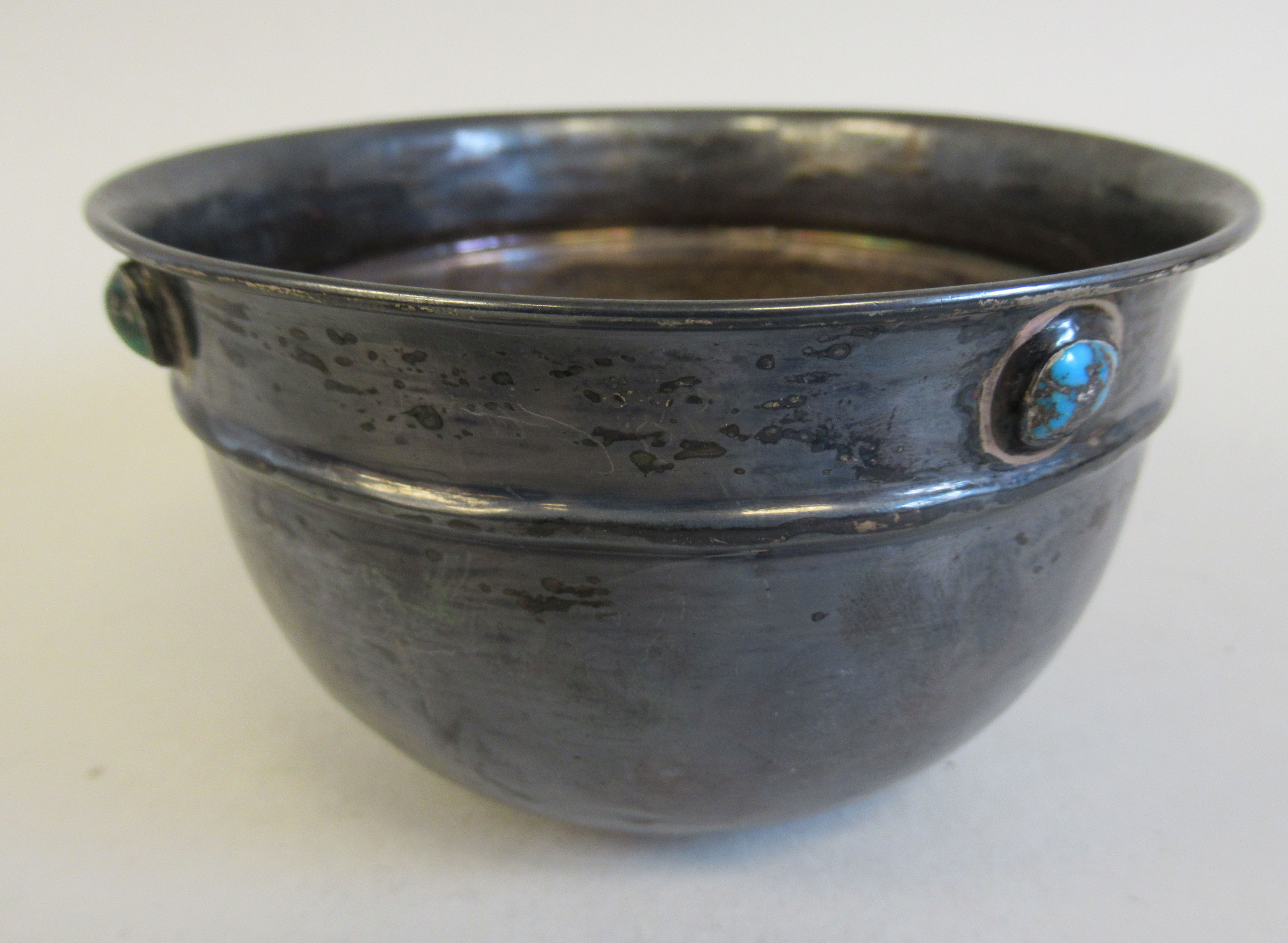 An Art Nouveau silver bowl with a rolled rim and a frieze of four uniformly spaced turquoise - Image 4 of 8