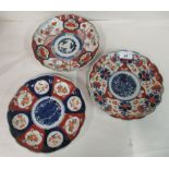 Three similar early 20thC Japanese Imari porcelain wavy edged plates  largest 8.5"dia