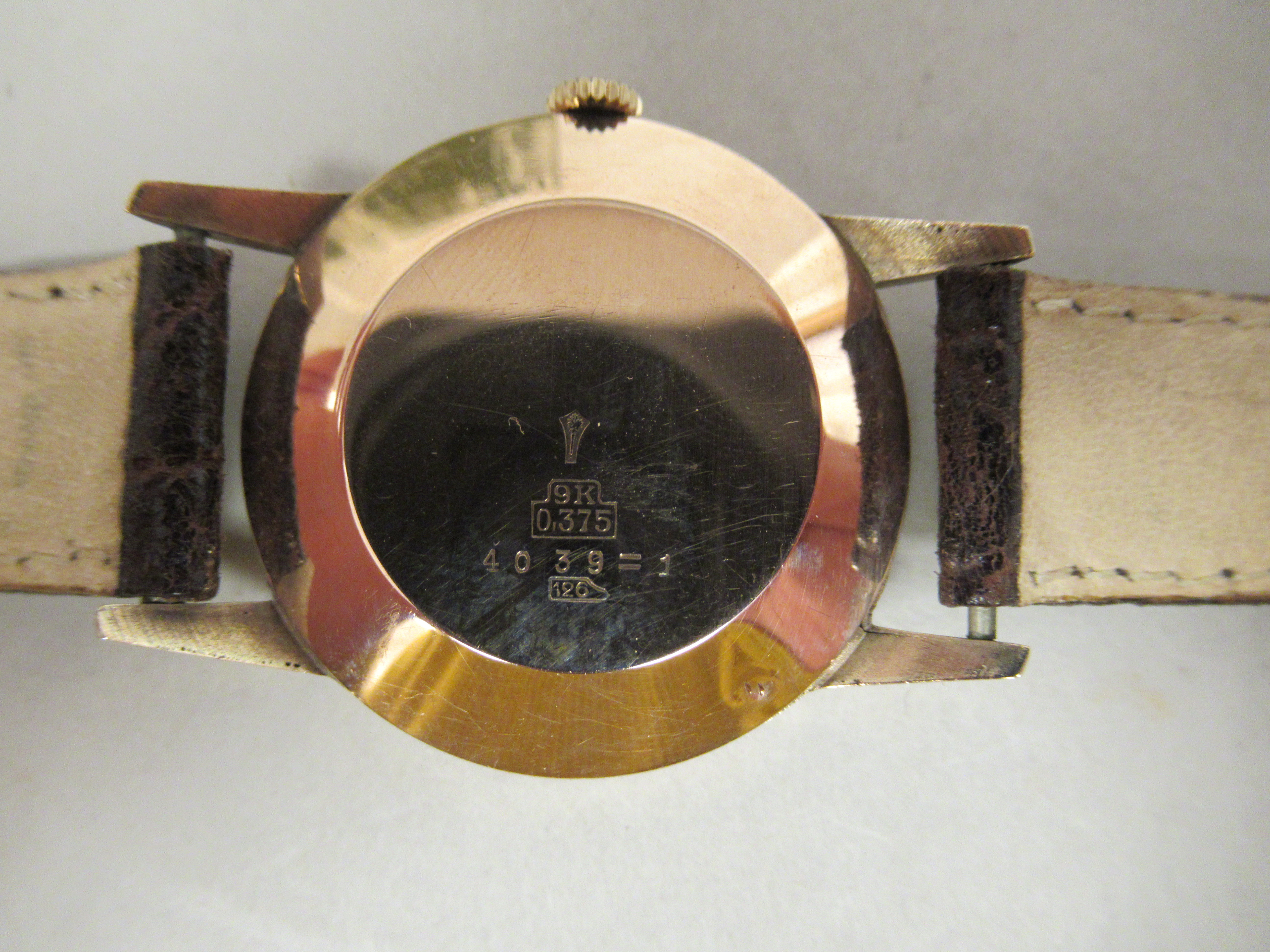 A 1950s/1960s Avia 9ct gold cased wristwatch, the 15 jewel movement with sweeping seconds, faced - Image 4 of 4
