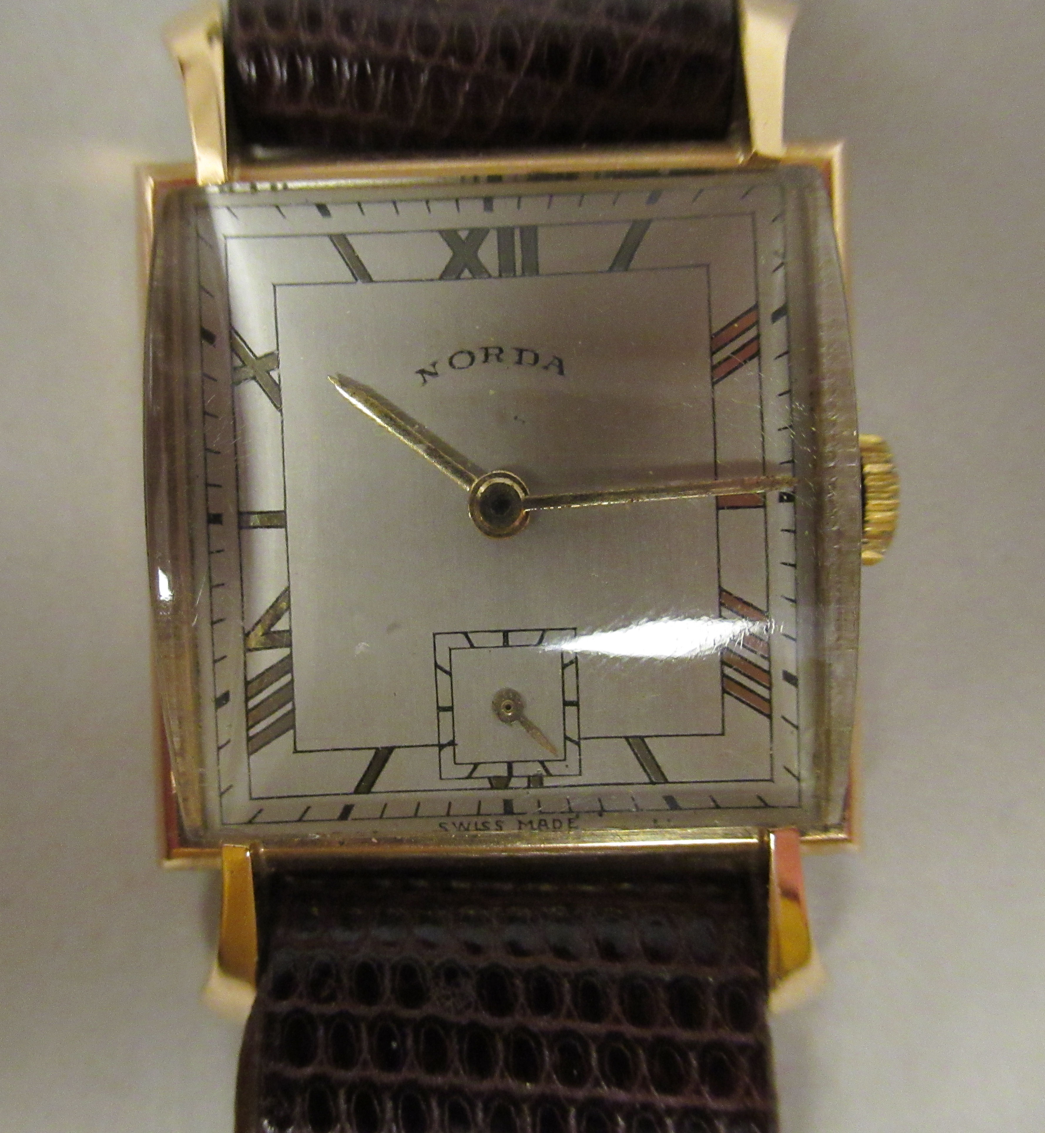 A 1930s Norda Art Deco 18ct gold cased wristwatch, faced by a silvered Roman dial, incorporating a