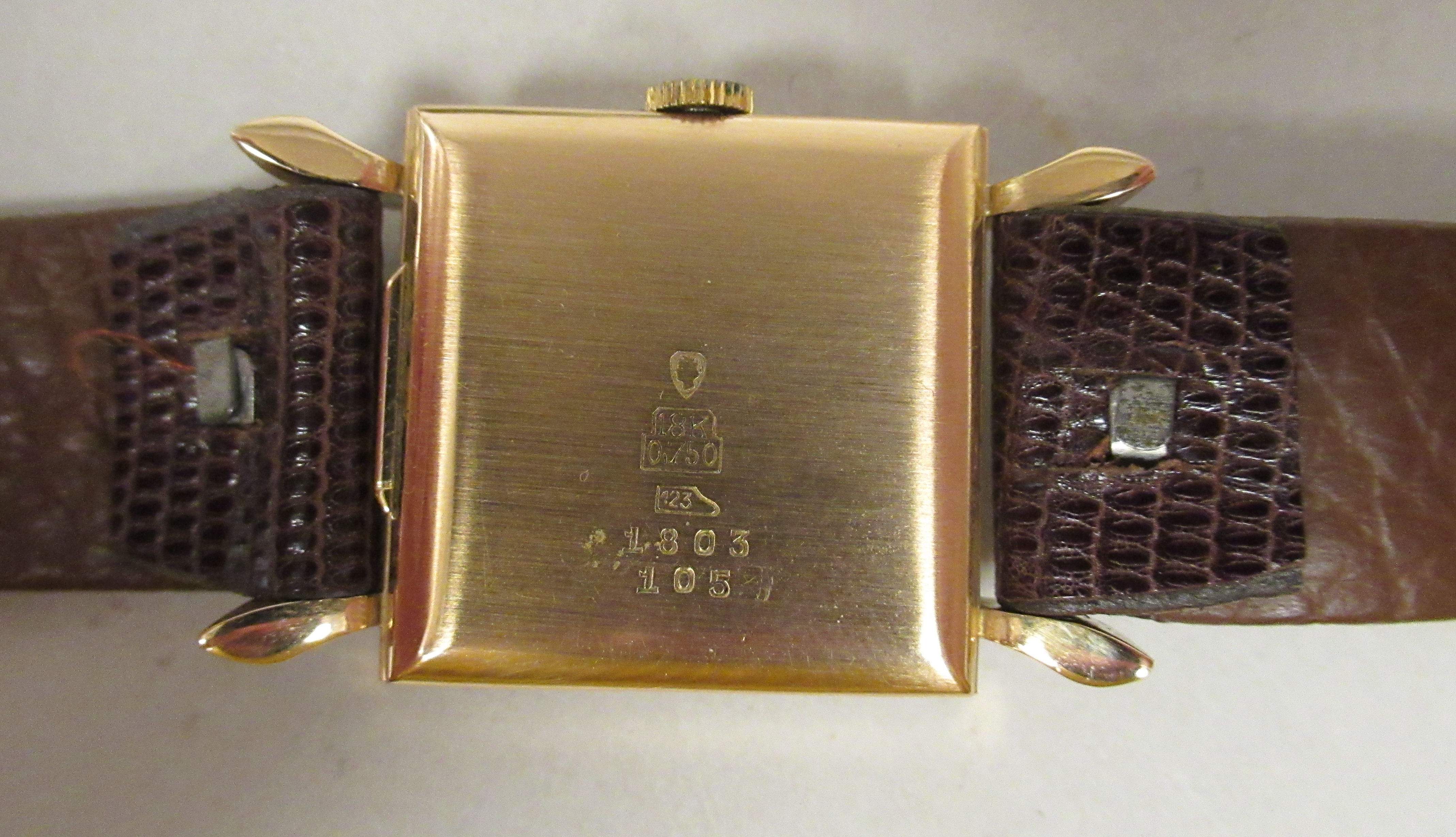 A 1930s Norda Art Deco 18ct gold cased wristwatch, faced by a silvered Roman dial, incorporating a - Image 4 of 5