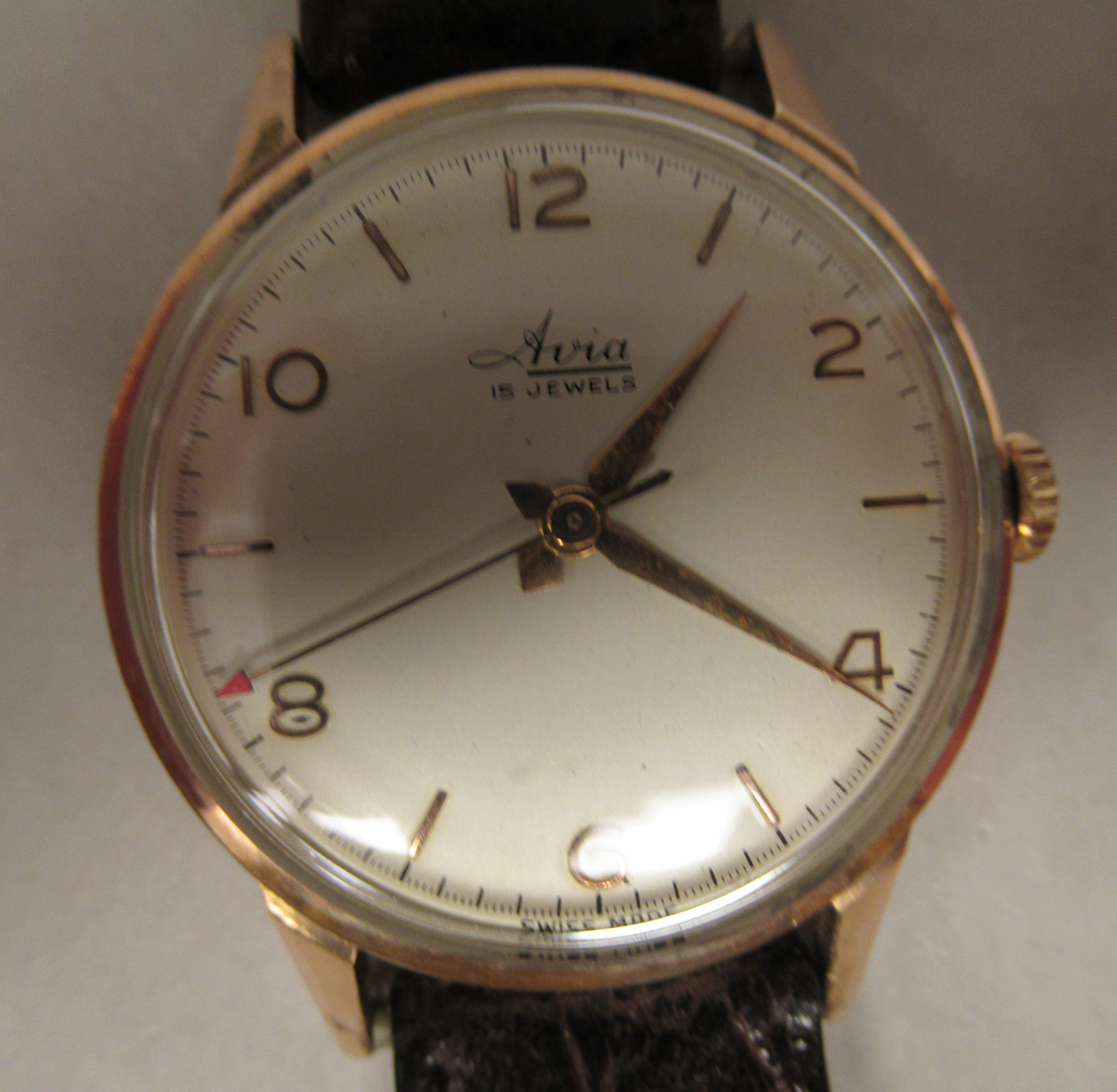A 1950s/1960s Avia 9ct gold cased wristwatch, the 15 jewel movement with sweeping seconds, faced