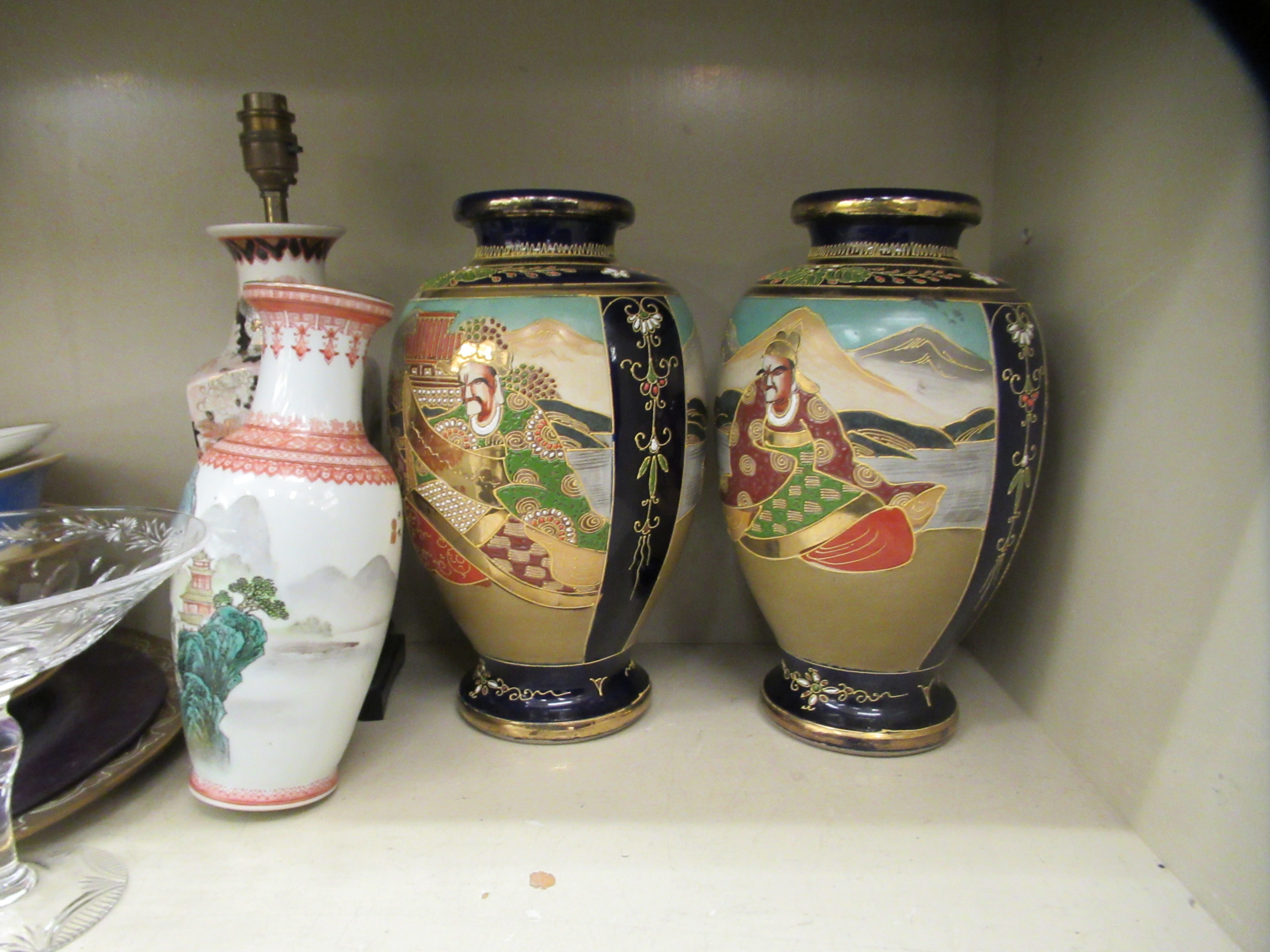 Ceramics and glassware: include a modern Chinese porcelain lamp  11"h; and a pair of Portmeirion - Image 5 of 5