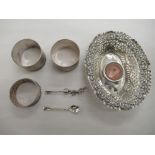 Silver collectables: to include a pair of engine turned napkin rings  Birmingham 1919