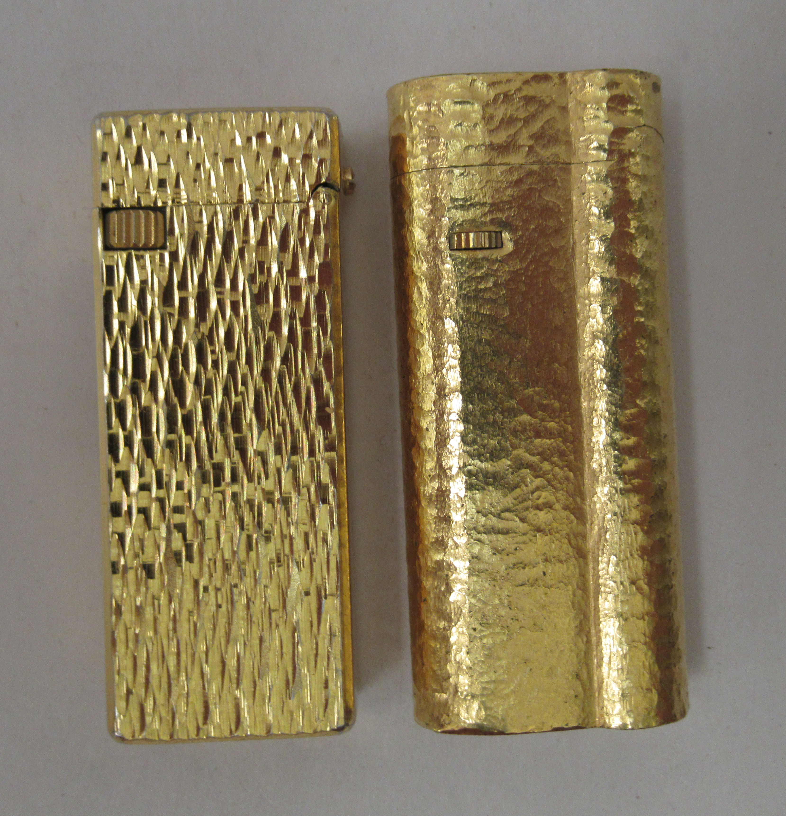 A gold plated Dunhill lighter, model no.C62814; and another gold plated example - Image 3 of 5