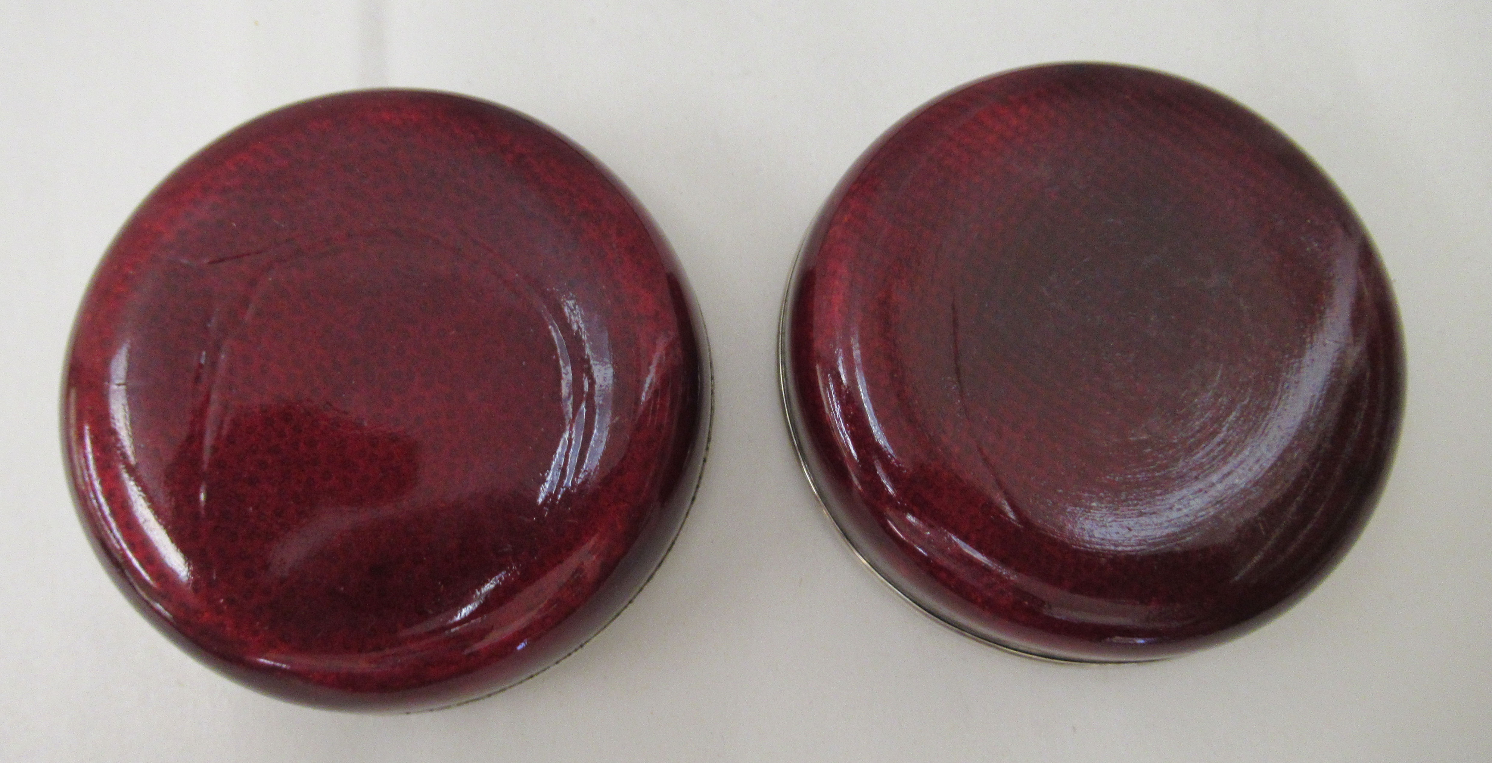 A pair of 20thC Chinese red enamelled white metal trinket boxes and covers, decorated with - Image 3 of 3