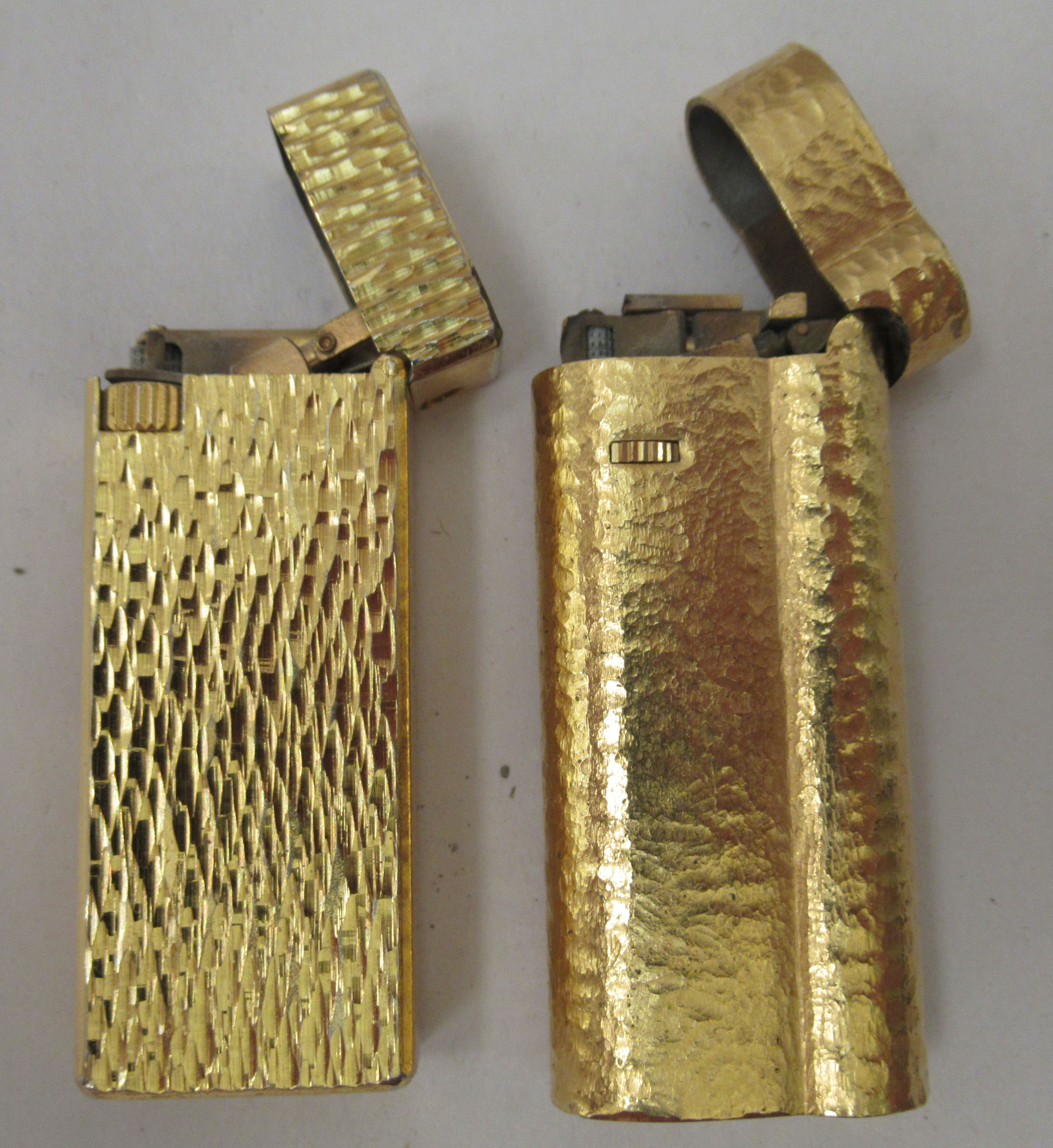 A gold plated Dunhill lighter, model no.C62814; and another gold plated example - Image 4 of 5