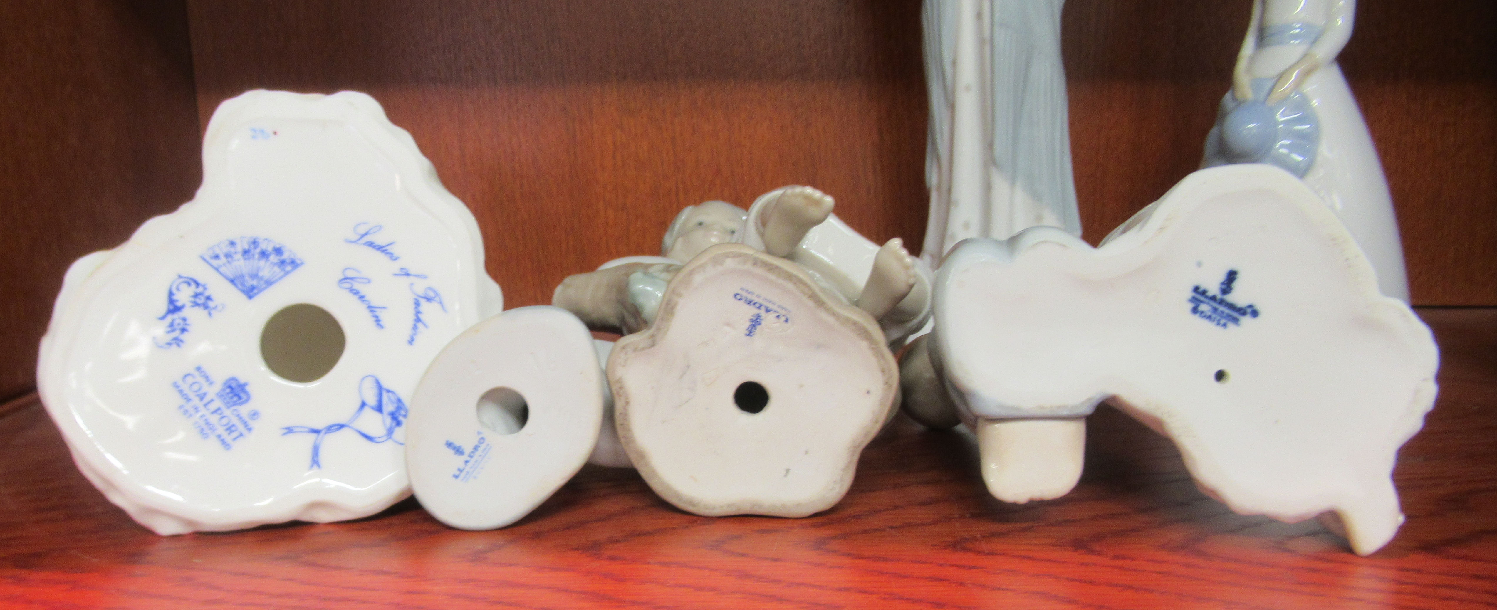 Decorative ceramics: to include Lladro porcelain model animals  largest 4.5"h - Image 9 of 12